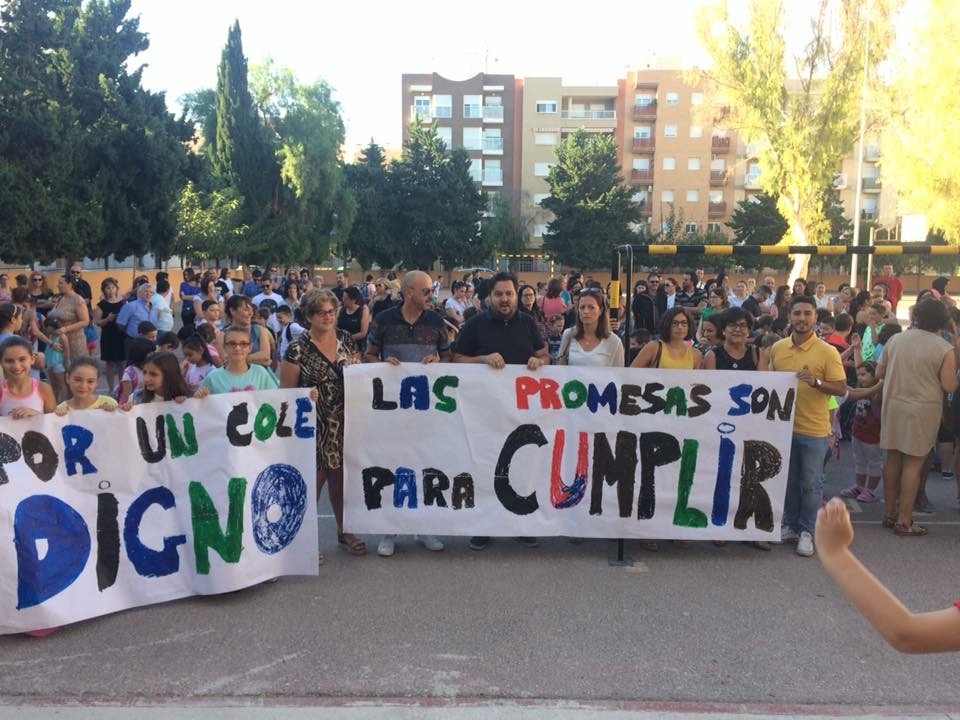 Moreno recuerda que el Ayuntamiento lleva desde enero pidiendo una solución para el colegio Mediterráneo