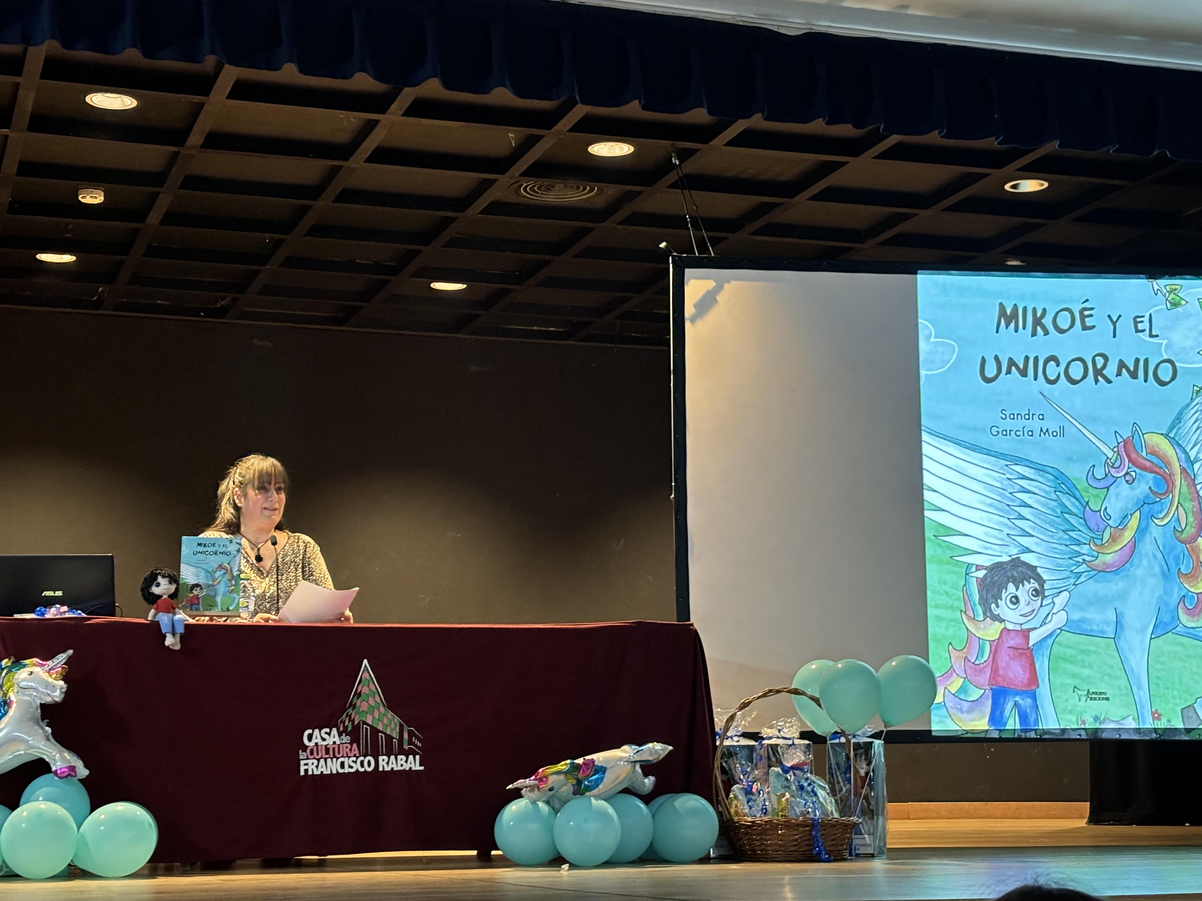 Sandra García presenta en la Casa de Cultura “Mikoé y el unicornio”