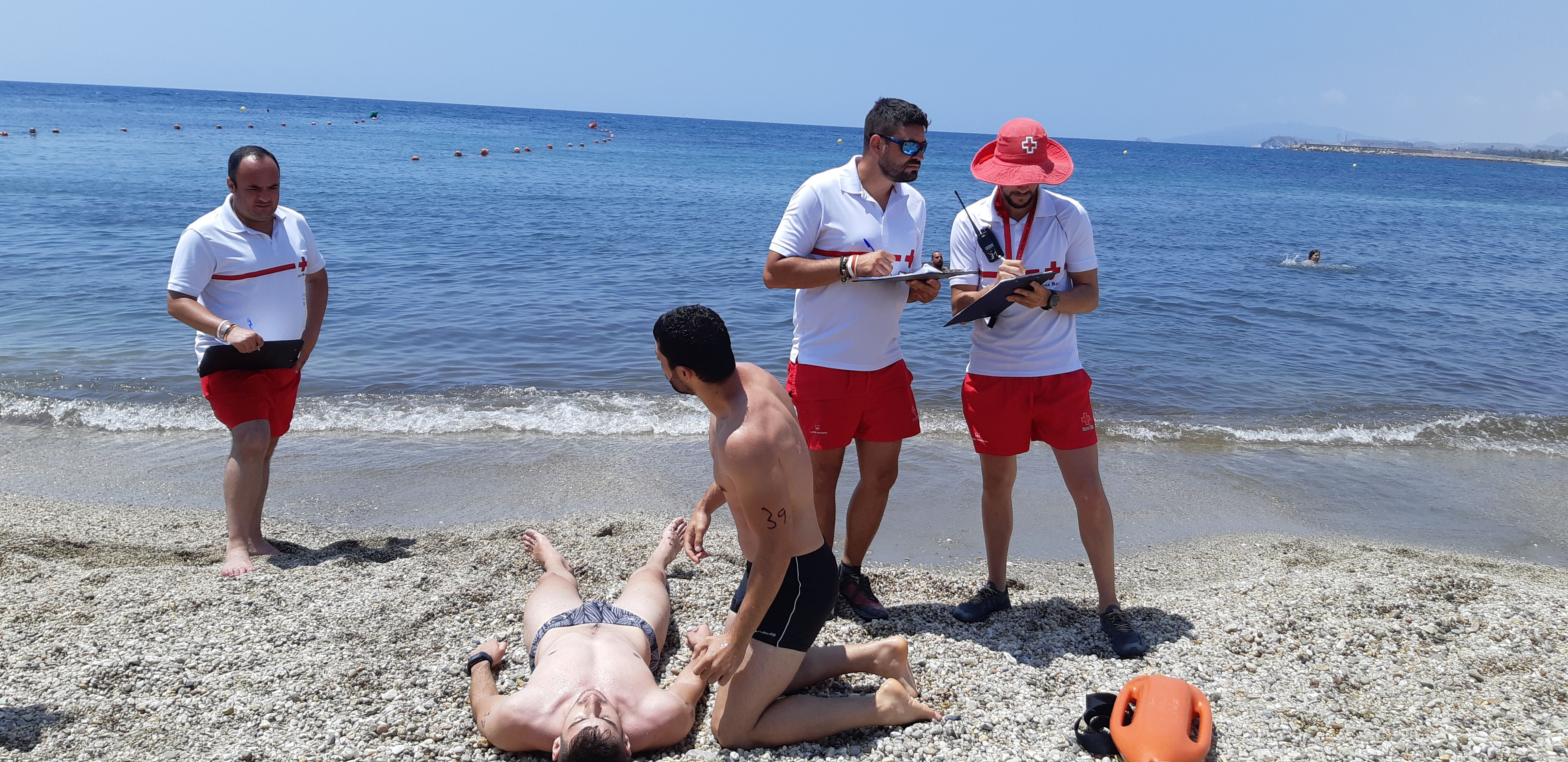 La playa de Poniente acoge las pruebas de selección de socorristas acuáticos