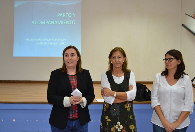 Decenas de parejas se preparan para el parto en una “Escuela de Madres y Padres” 