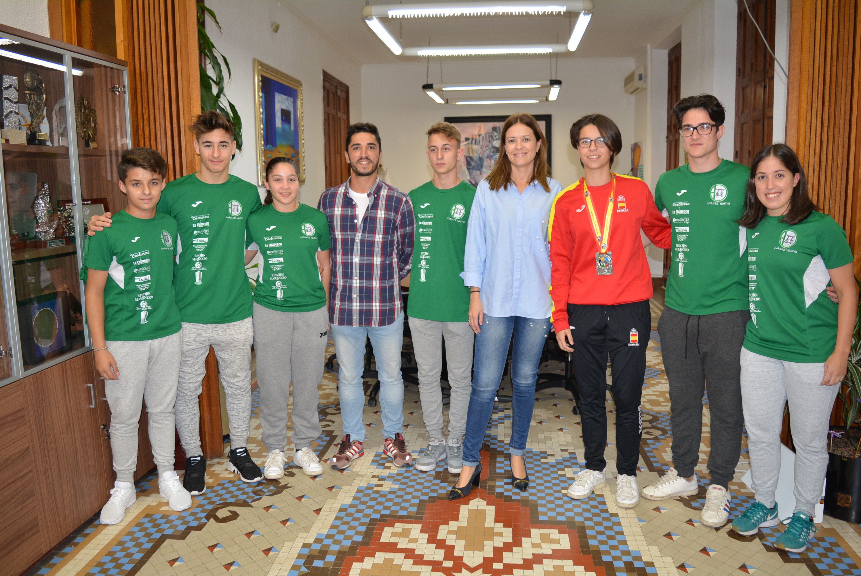 Marina Cáceres celebra su título de subcampeona del mundo de kárate