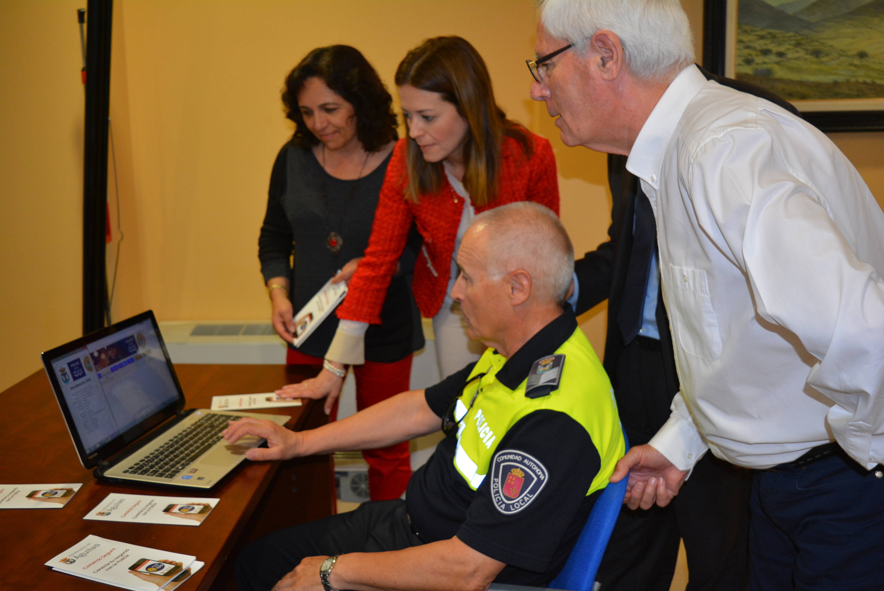 La aplicación móvil Comercio Seguro permitirá conectar de forma gratuita los comercios con la Policía Local