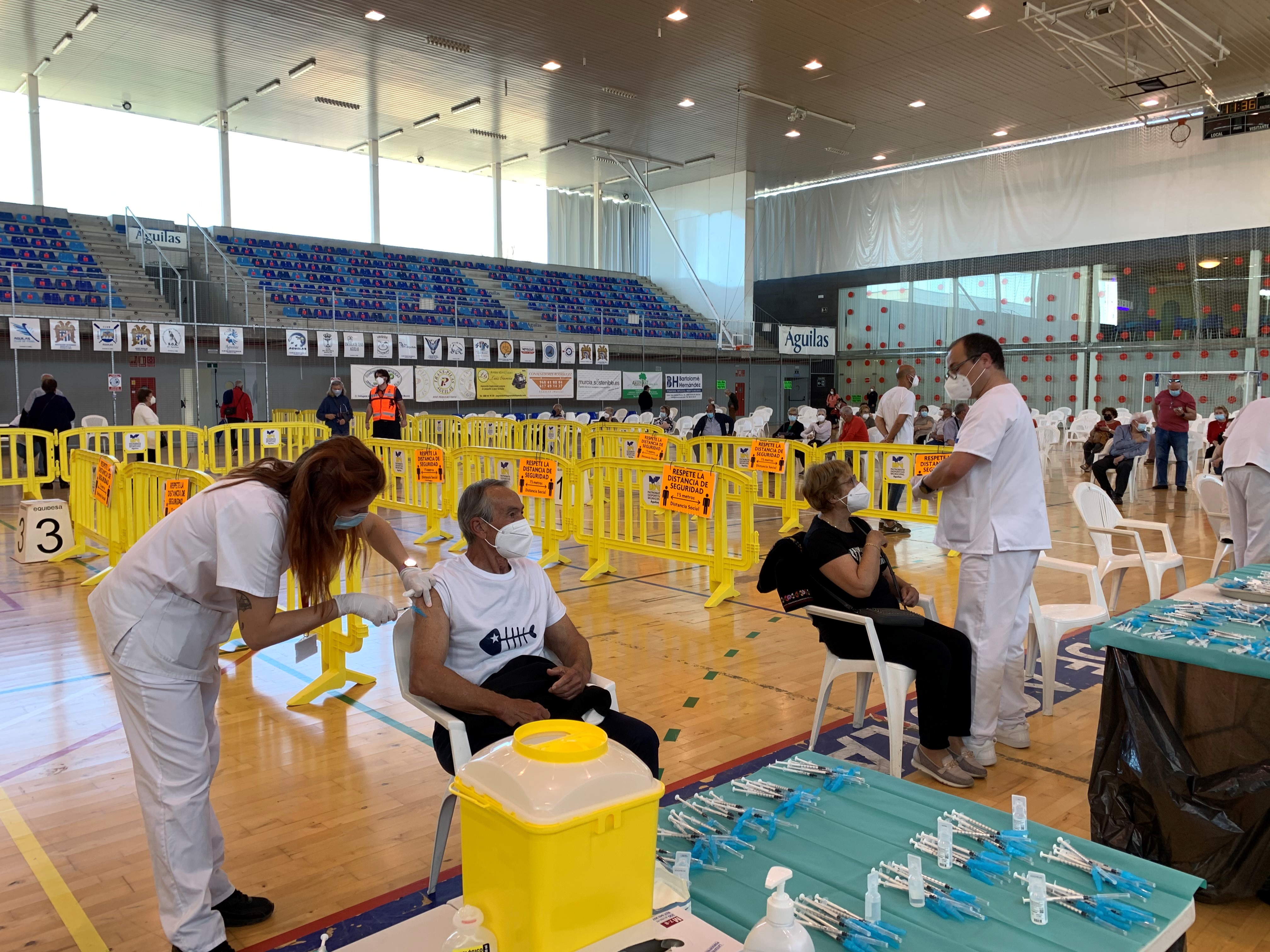Exitosa jornada de vacunación en el Pabellón Diego Calvo Valera