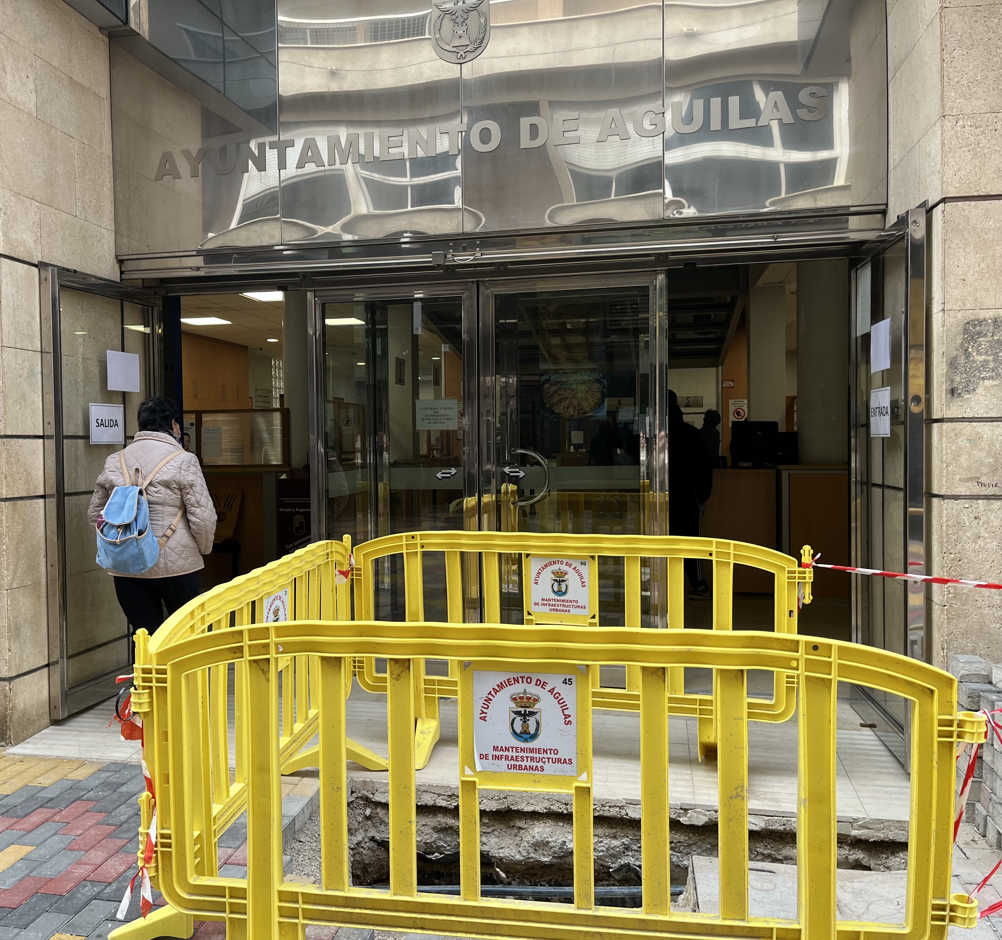 Una subida de tensión en el suministro eléctrico afecta al Ayuntamiento y los edificios colindantes