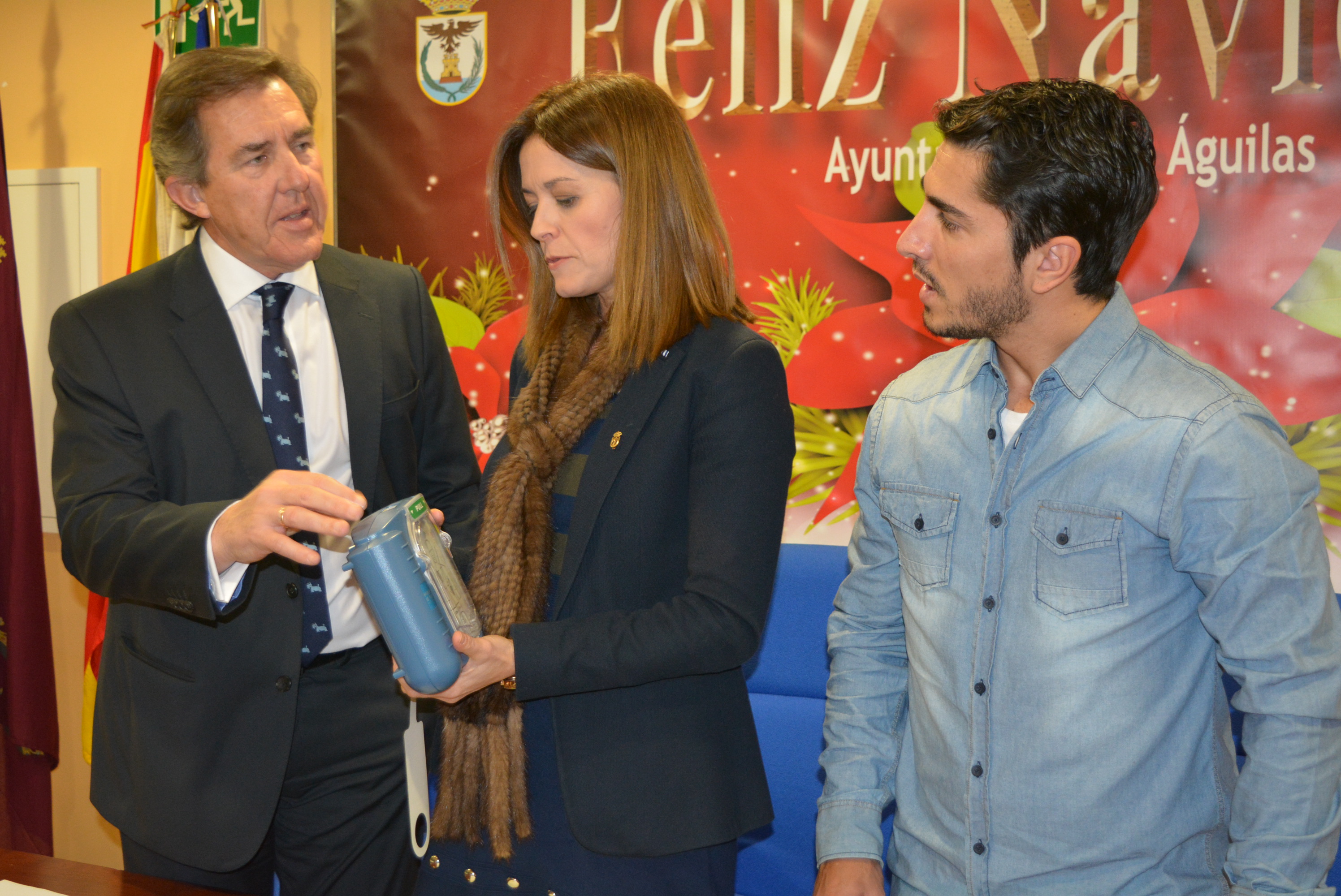 Águilas cuanta desde hoy con cinco nuevos desfibriladores para las instalaciones deportivas municipales