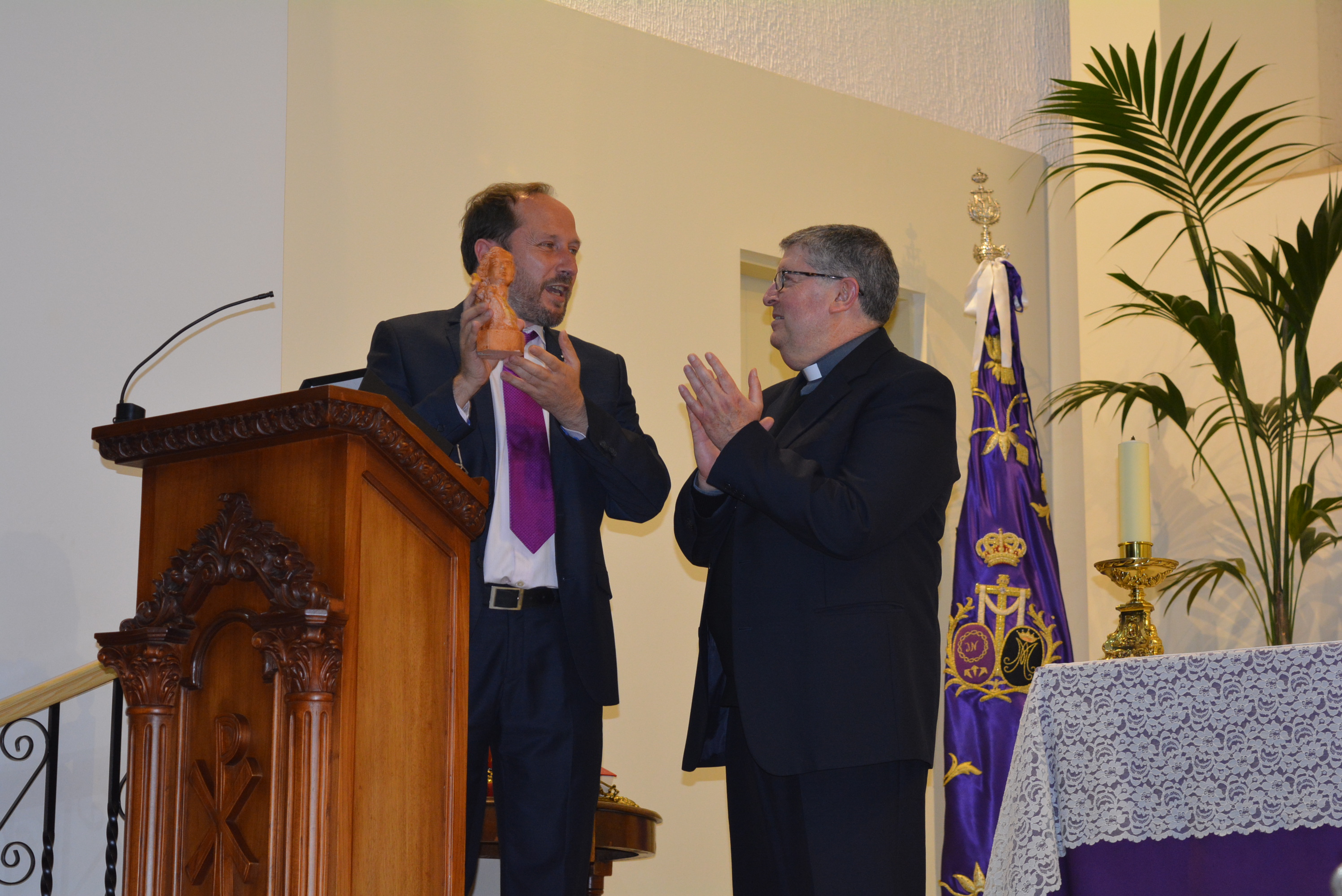 El párroco Antonio Salvador, encargado de ofrecer el pregón al Nazareno