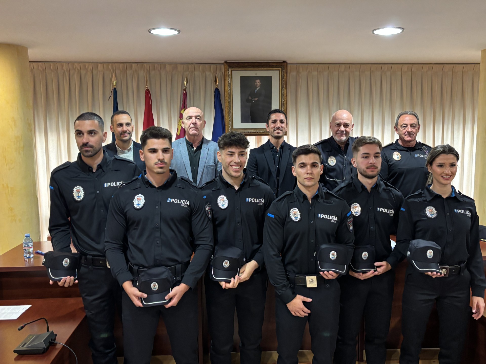 Seis nuevos agentes toman posesión como funcionarios en prácticas, situando la plantilla de Águilas entre las más numerosas por porcentaje de población de toda la Región