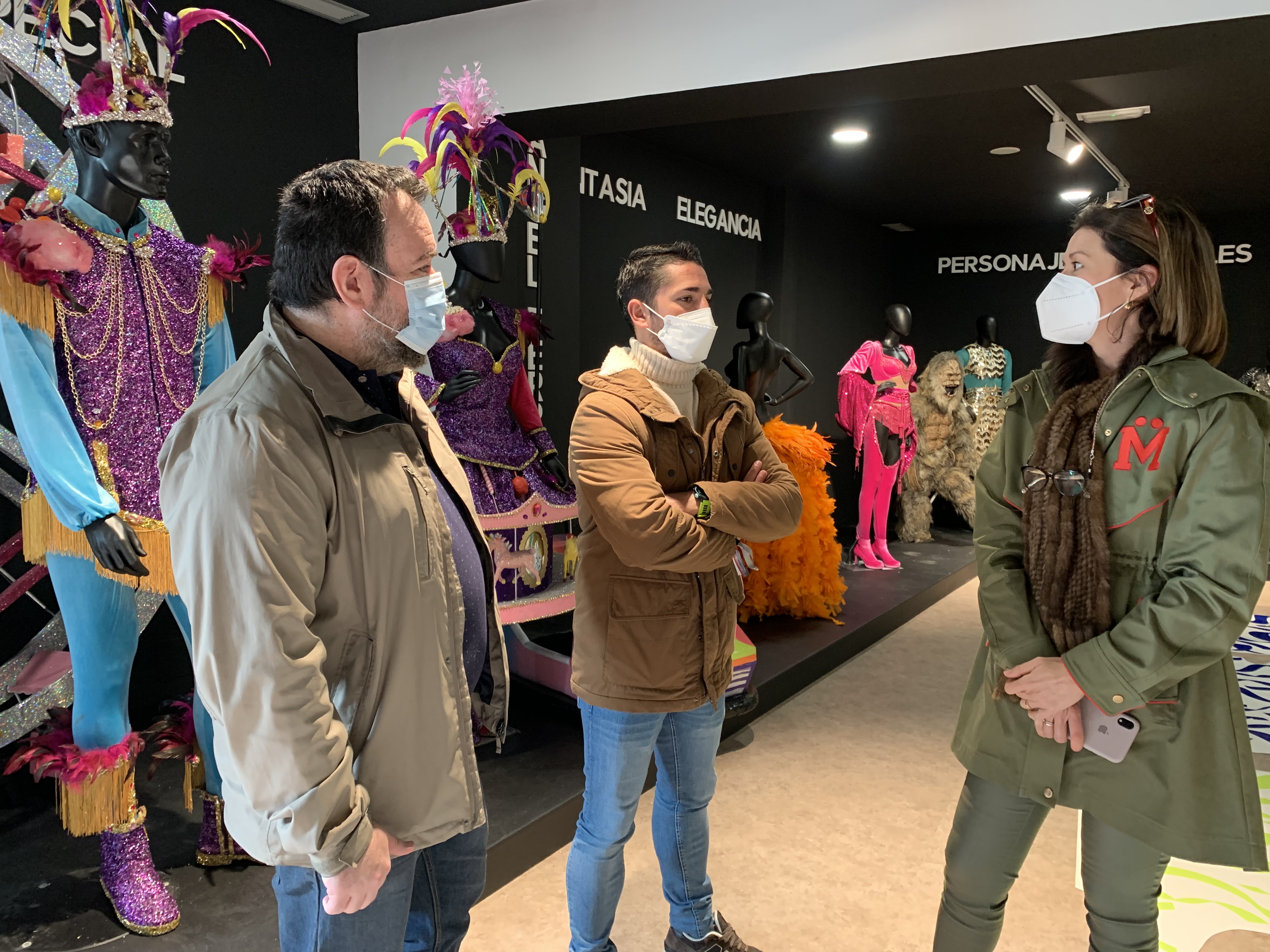 La alcaldesa y el concejal de Festejos visitan las obras del Museo del Carnaval