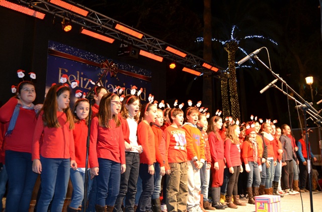 Cientos de estudiantes participan en el XVI Festival de Villancicos Escolares de Águilas 