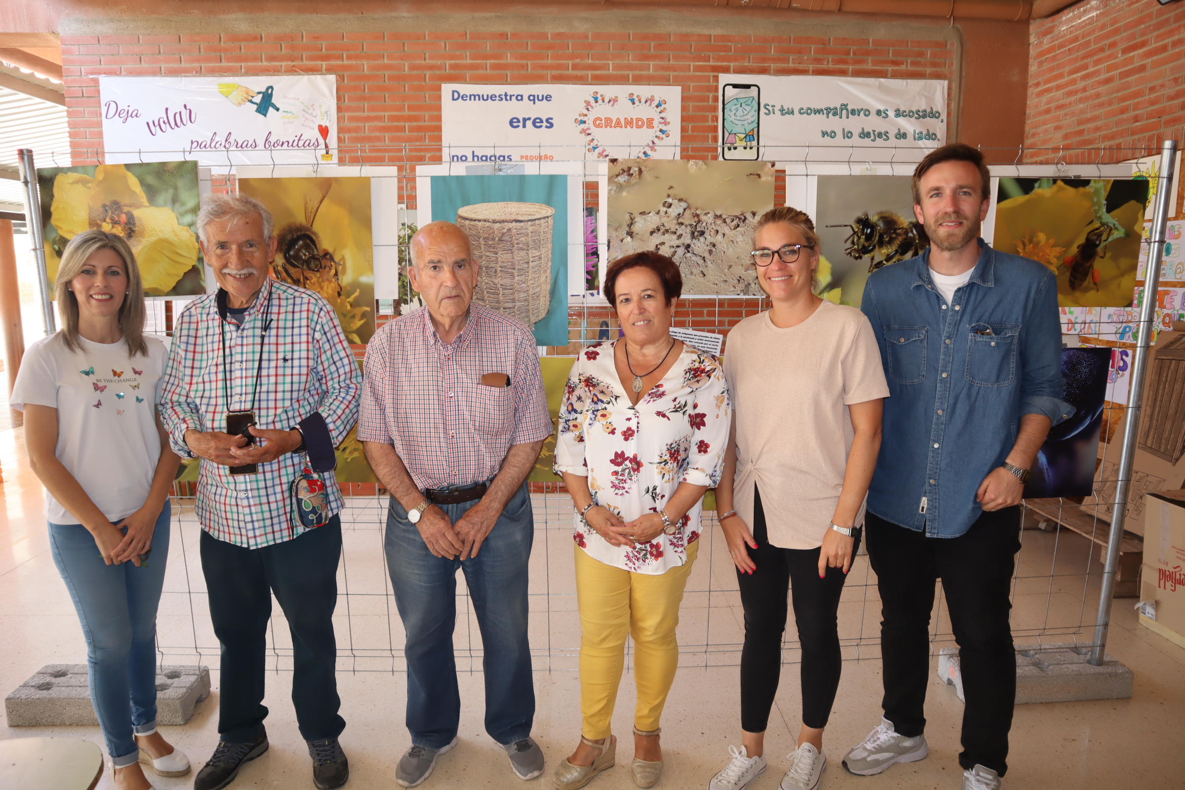 El colegio Urci acoge la exposición “Las abejas y su mundo”