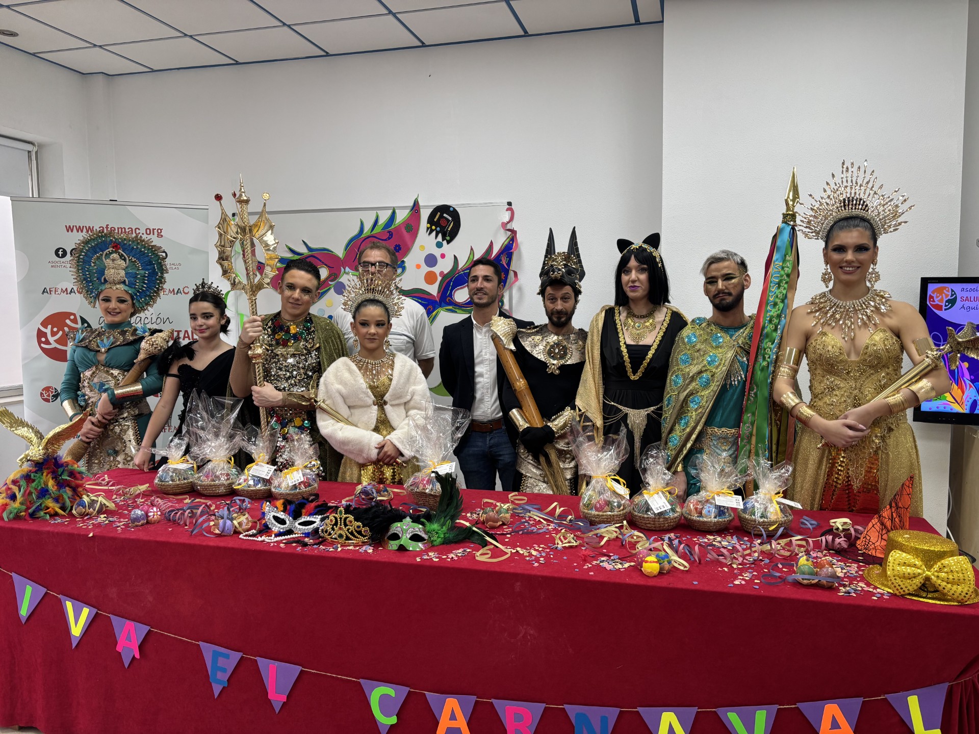 Los personajes del Carnaval visitan a los usuarios de Afemac