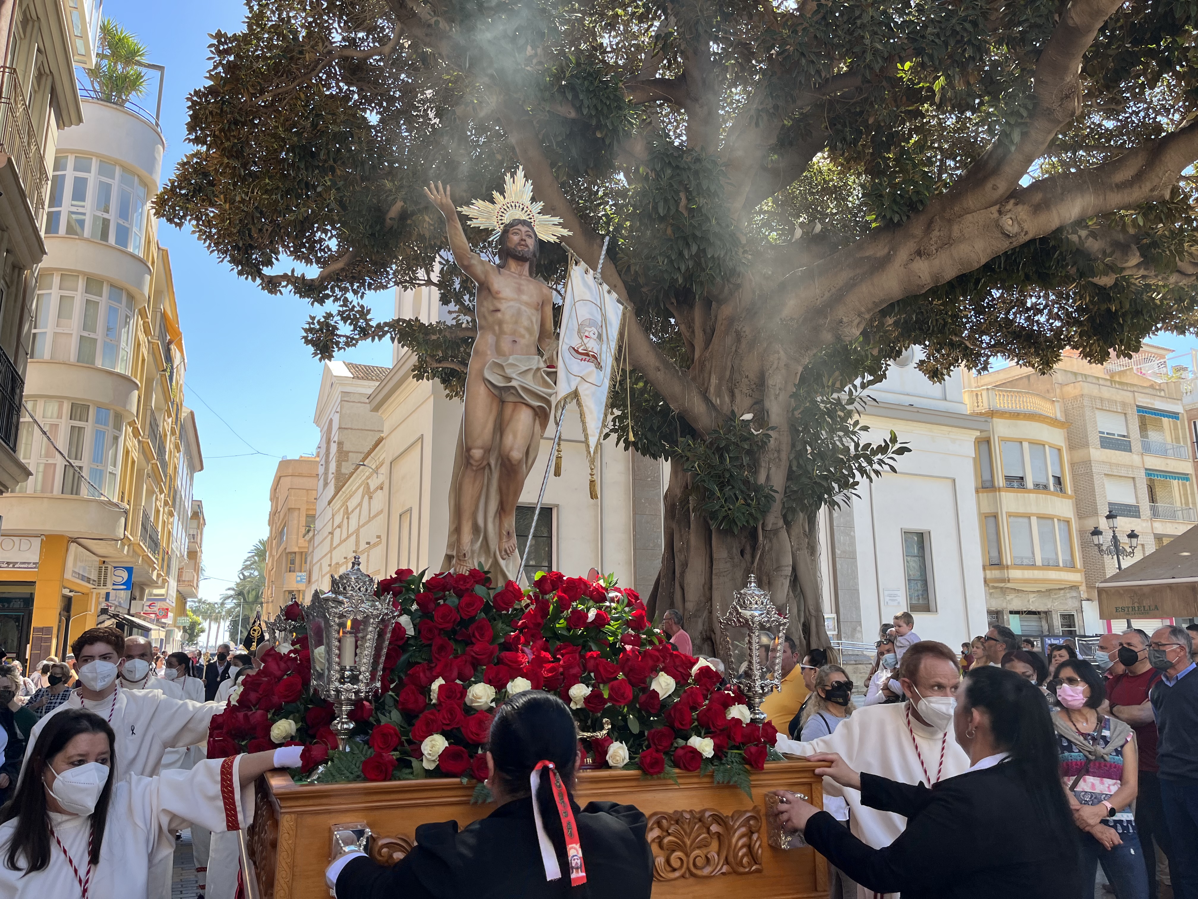 La procesión del Cristo Resucitado marca el fin de la semana Santa de Águilas