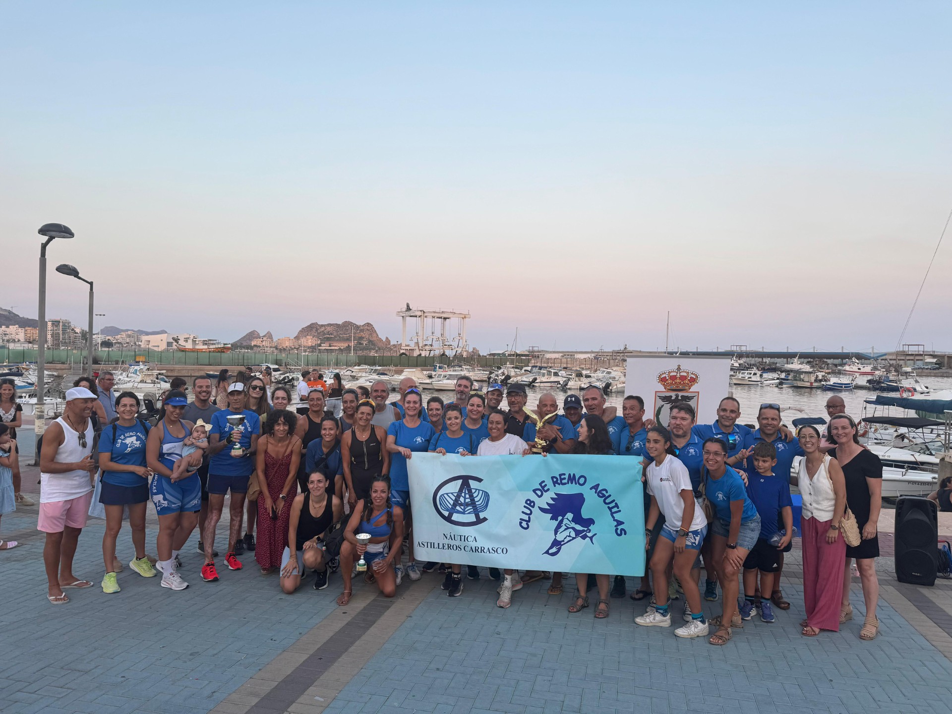 Astilleros Carrasco lidera la regata de botes a remo 