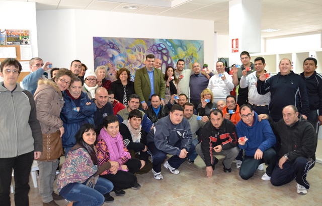 El Ayuntamiento de Águilas promueve el transporte urbano entre los usuarios de AFEMAC 