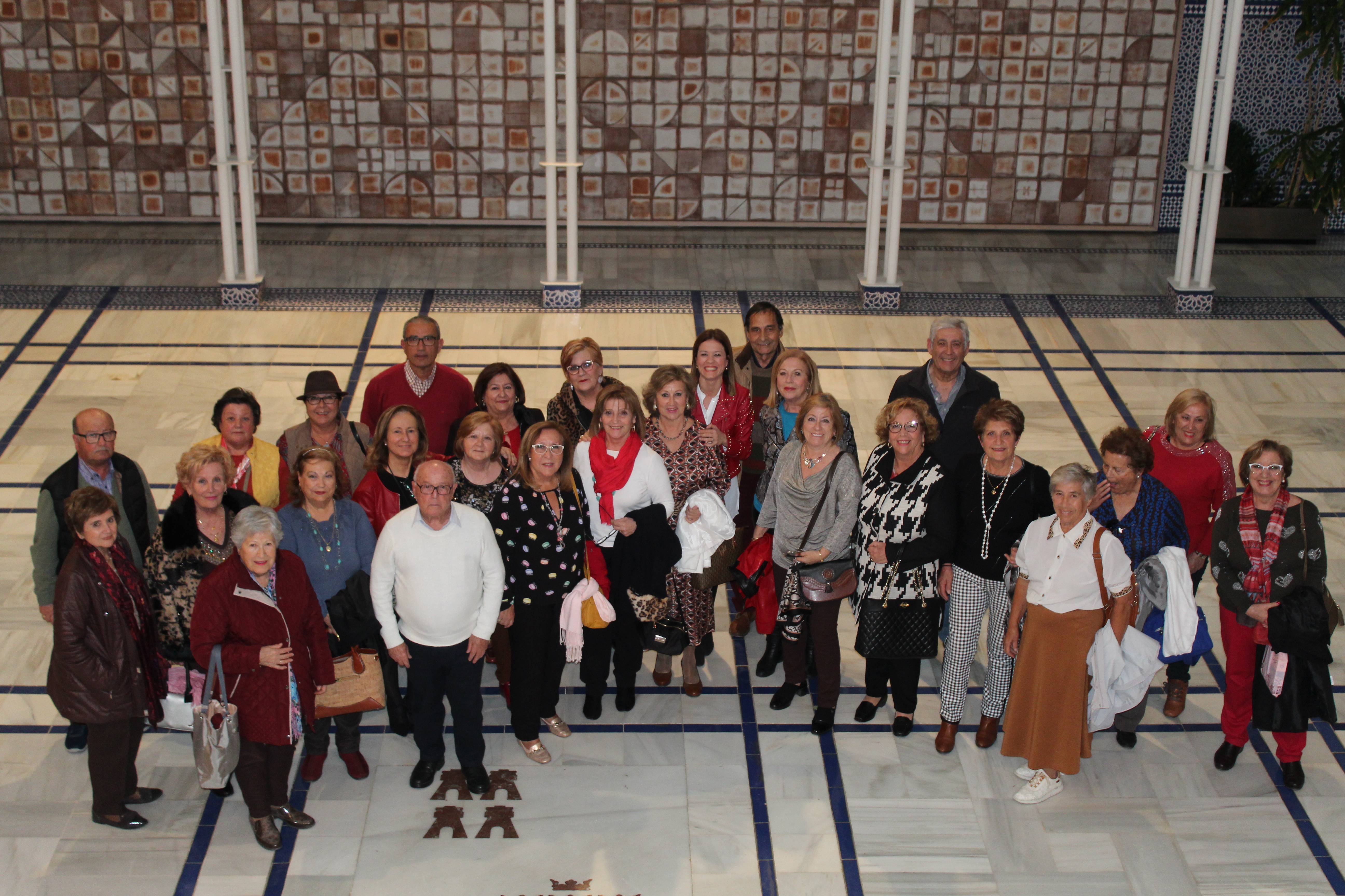 La alcaldesa participa en la mesa redonda organizada por la Asamblea Regional sobre mujeres en el poder local