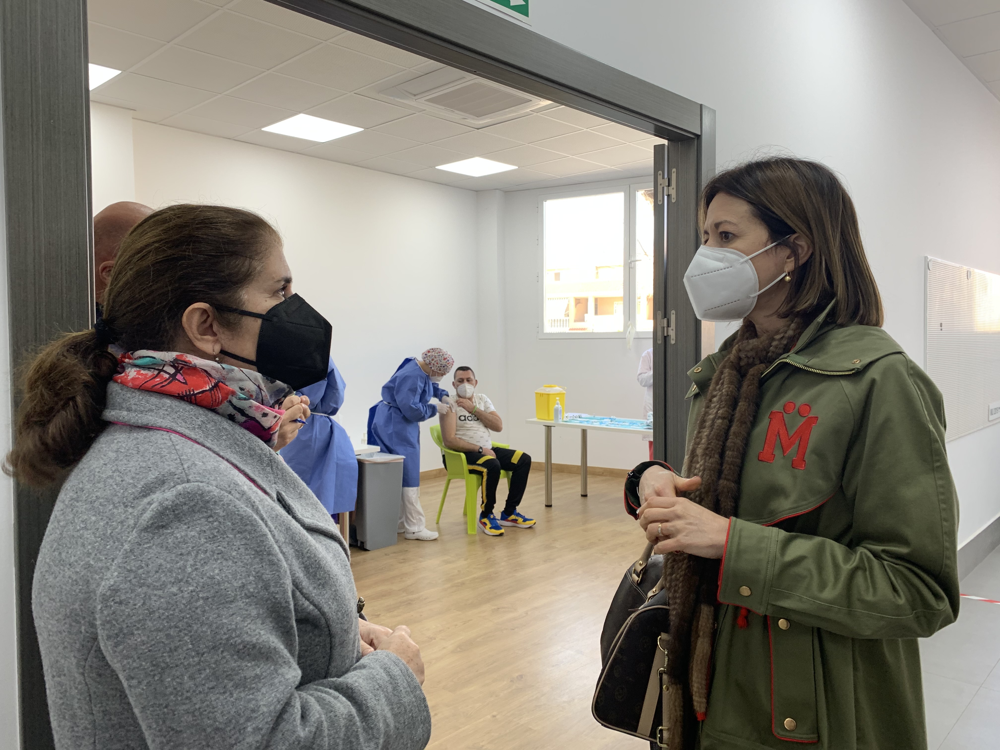 Las personas con discapacidad de Águilas reciben la vacuna contra el COVID