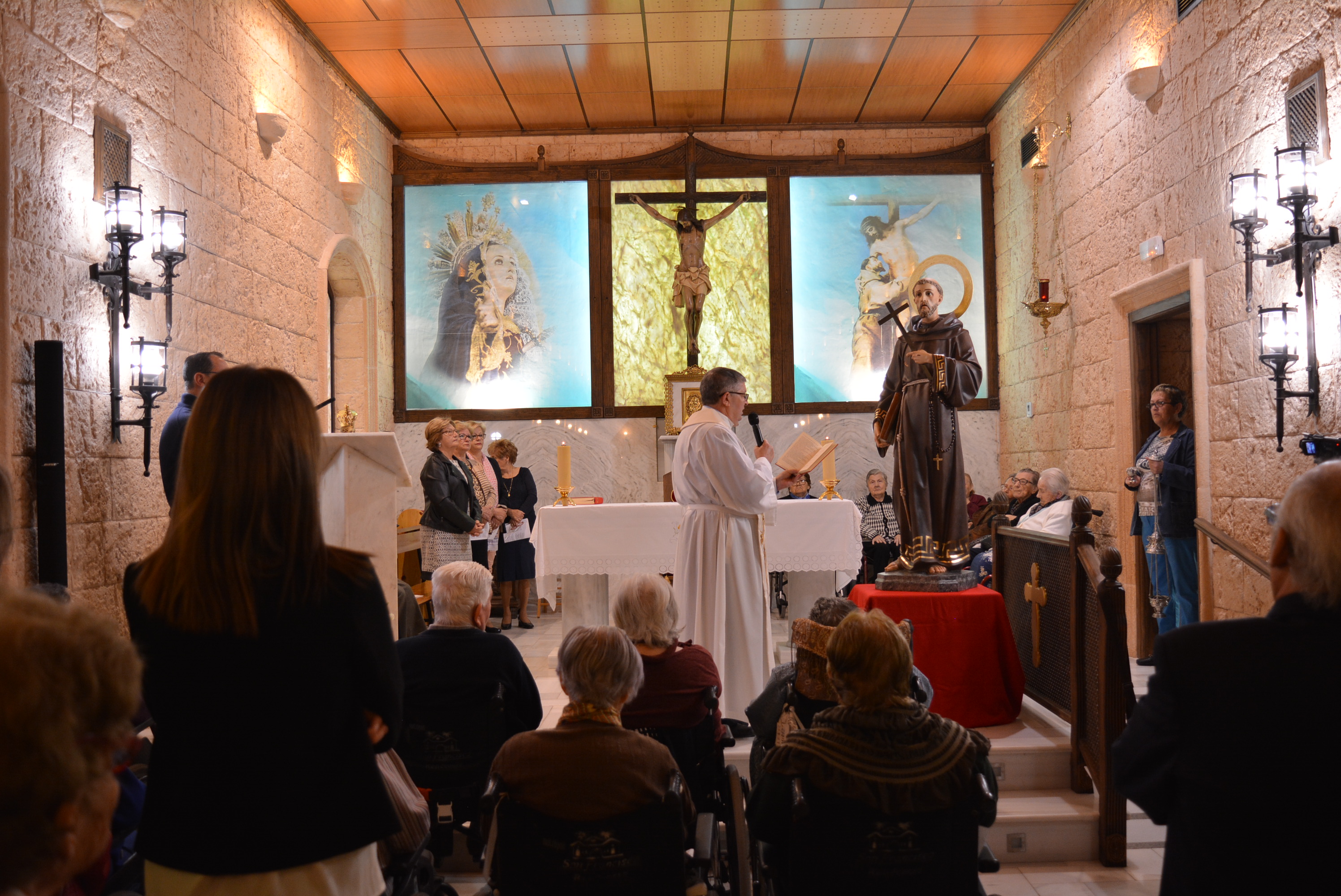 La Capilla de la residencia San Francisco cuenta desde ayer con una nueva imagen de su patrón