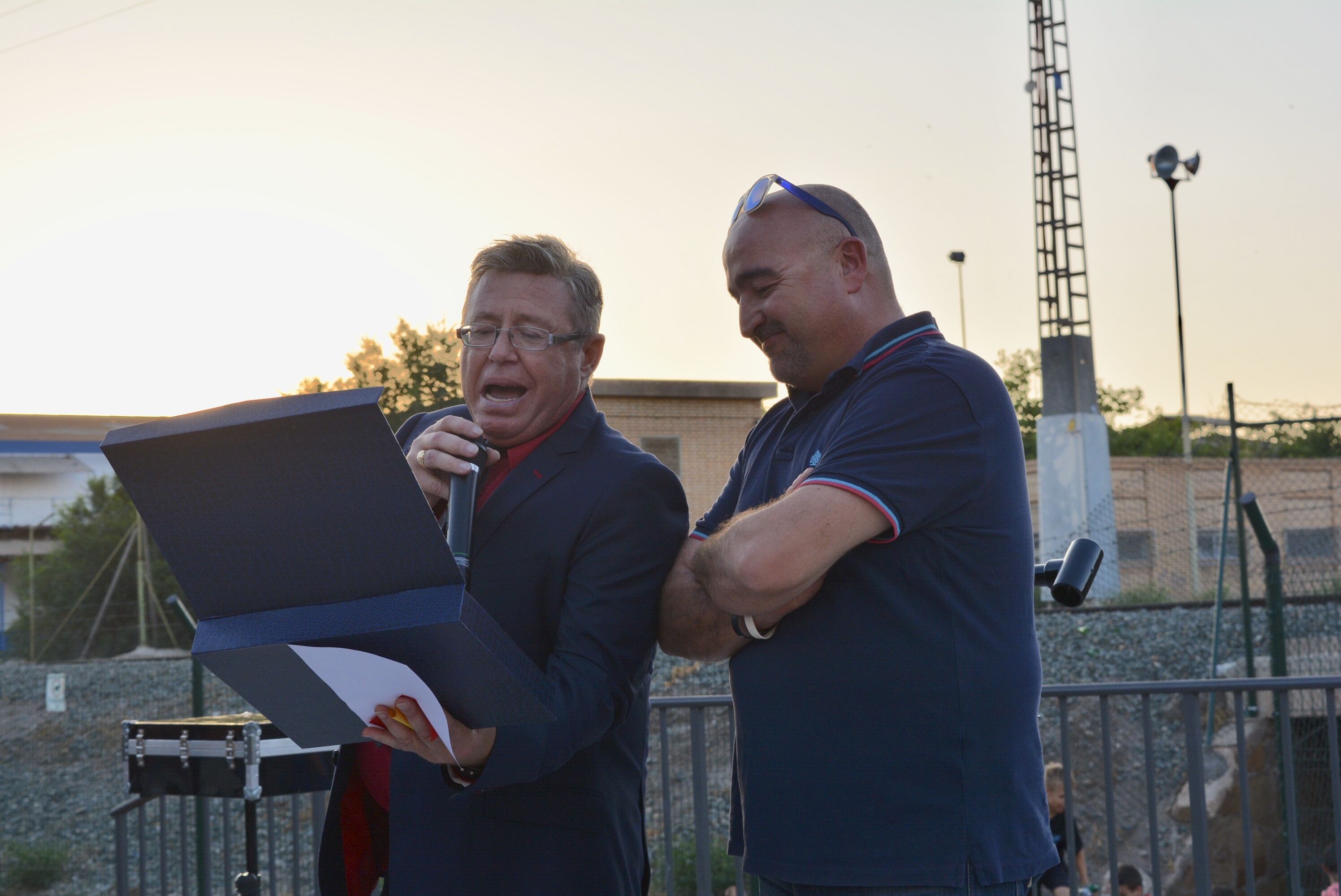 La Junta Municipal de la Huerta de la Roja ofrece un reconocimiento al edil Luis López por su trabajo durante estos cuatro años