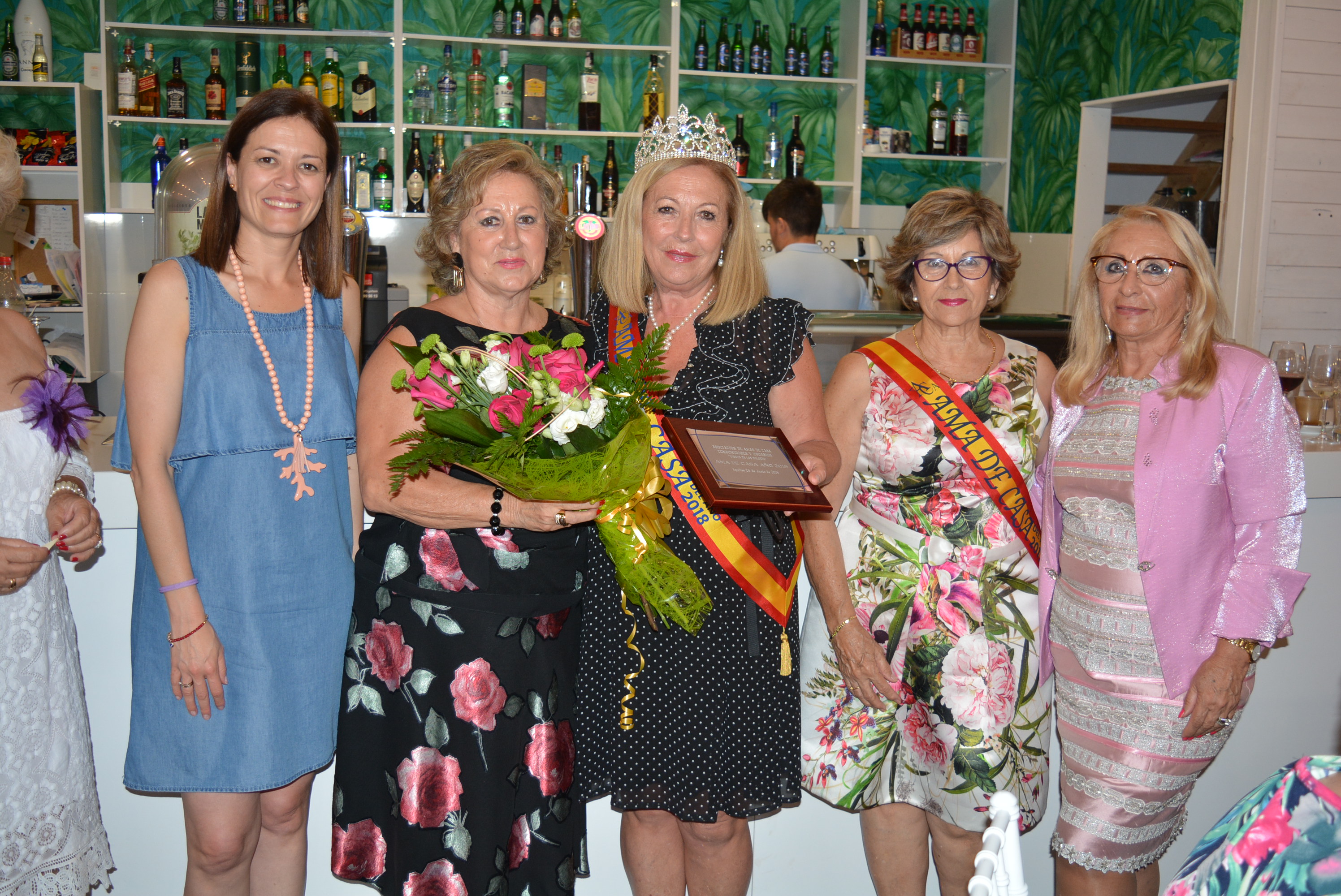 Fina Espinosa es nombrada Ama de Casa del año 