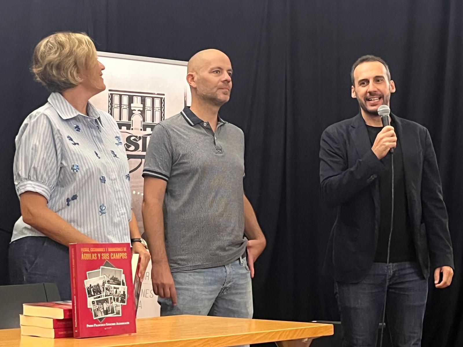 Pedro Francisco Sánchez Albarracín presenta en el Casino un nuevo libro sobre las tradiciones del municipio