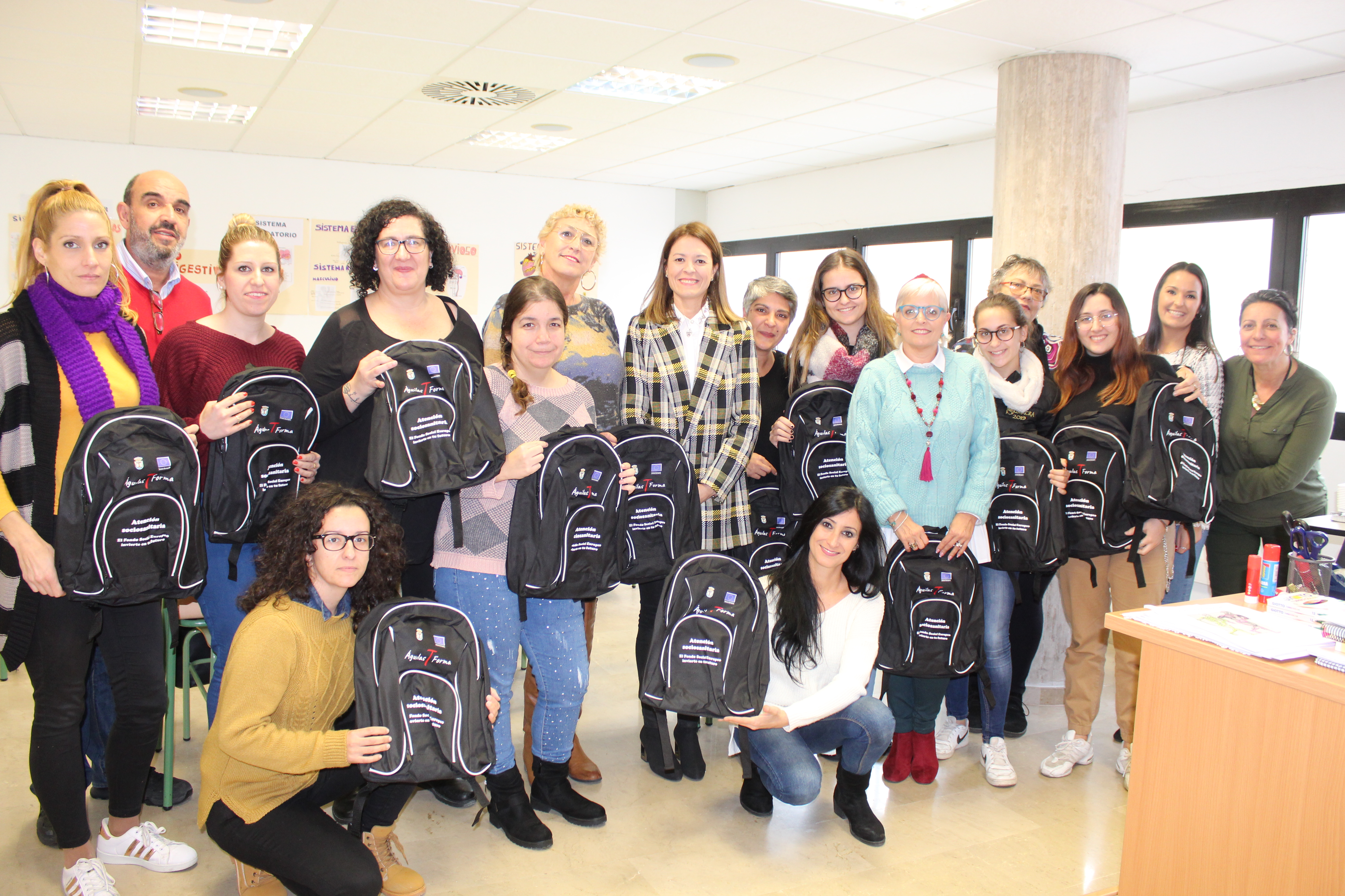 La alcaldesa visita a los participantes en los itinerarios formativos del Programa Operativo de Empleo, Formación y Educación (POEFE)