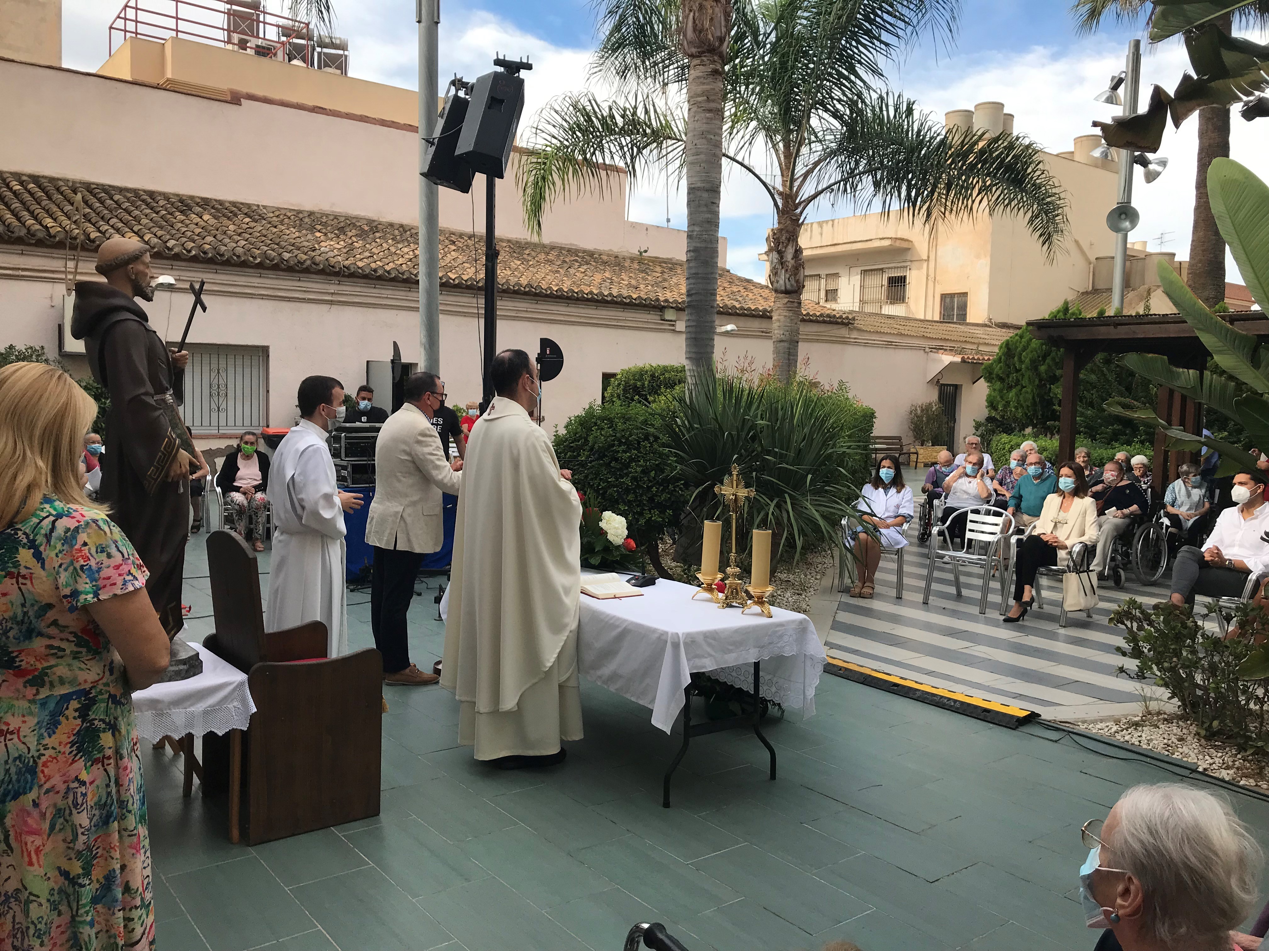 La Residencia San Francisco celebra el día de su Patrón