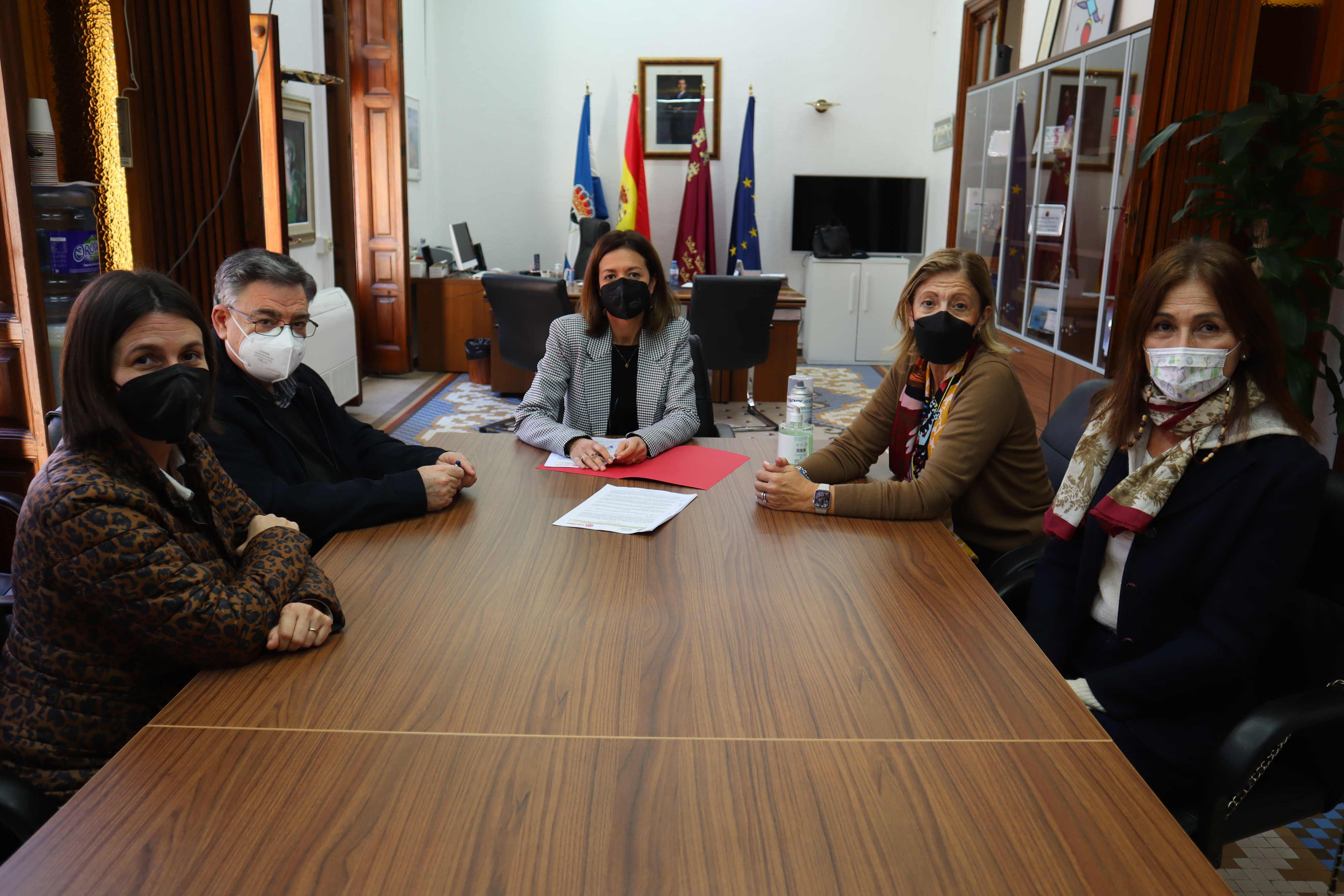 Ayuntamiento y Cáritas renuevan el convenio de colaboración para la contratación de personas en riesgo de exclusión social