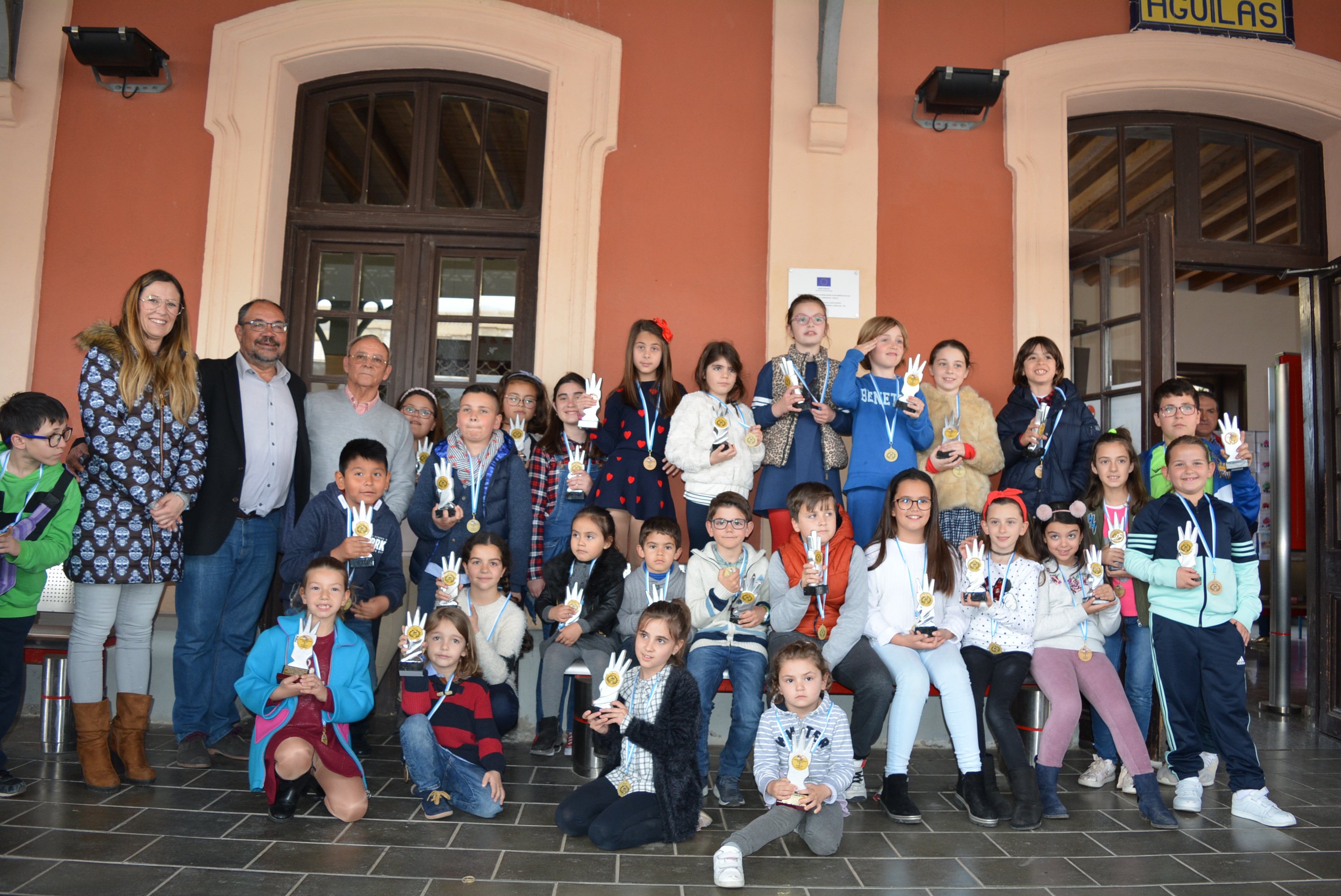 Los escolares aguileños participan en el concurso Mi tren y yo de la Asociación El Labradorcico