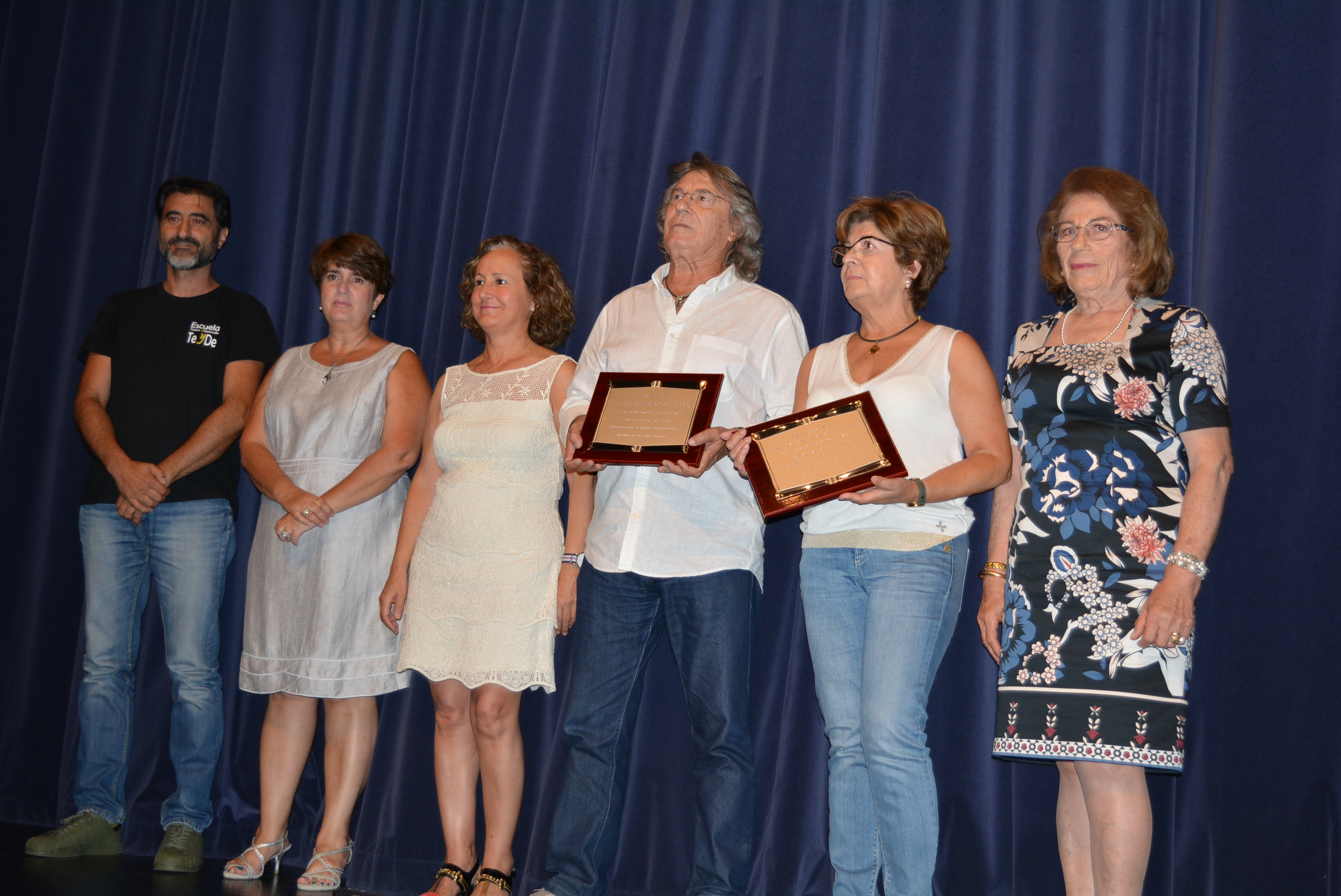 TeyDe pone al público en pie con su musical Cuando salga la luna