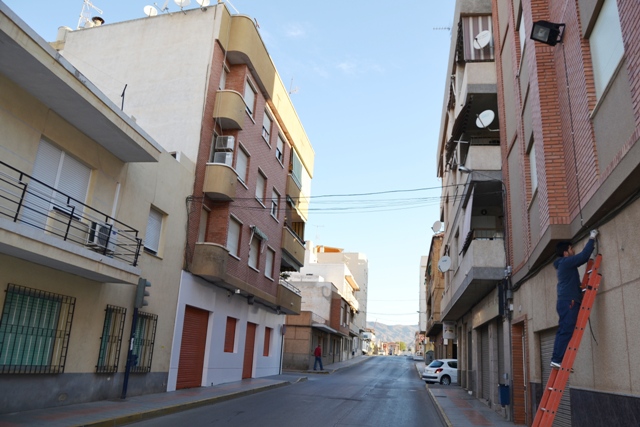 El Ayuntamiento de Águilas mejora la iluminación de varias arterias del municipio