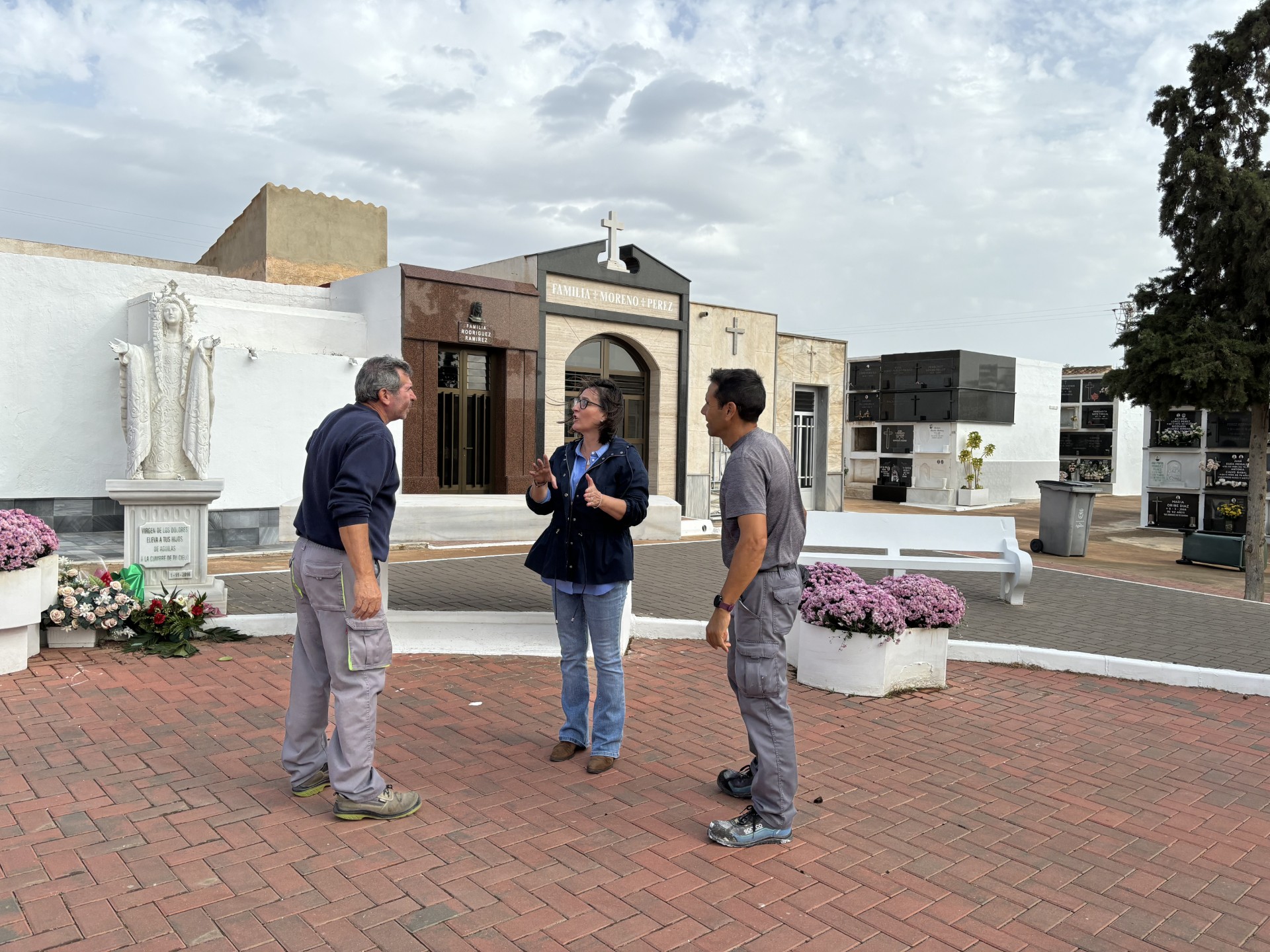 El Ayuntamiento ultima los trabajos de puesta a punto del cementerio para la celebración del Día de Todos los Santos