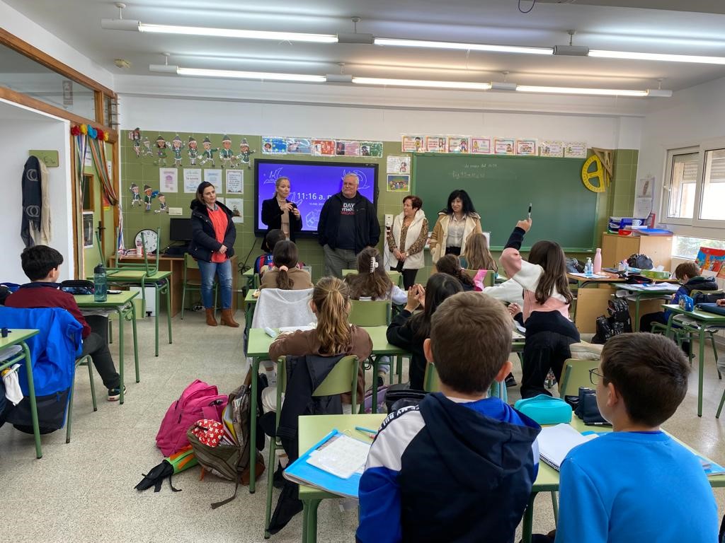 El Ayuntamiento y el CEIP Las Lomas ponen en marcha el proyecto “No conviertas la playa en tu cenicero”