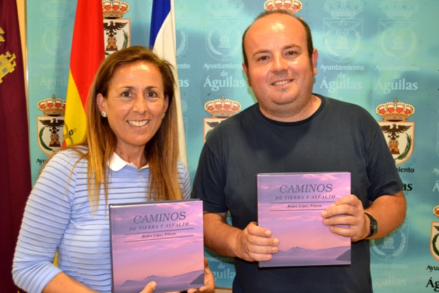 El fotógrafo aguileño Pedro López Piñero recopila más de trescientas instantáneas en su libro “Caminos de Tierra y Asfalto” 