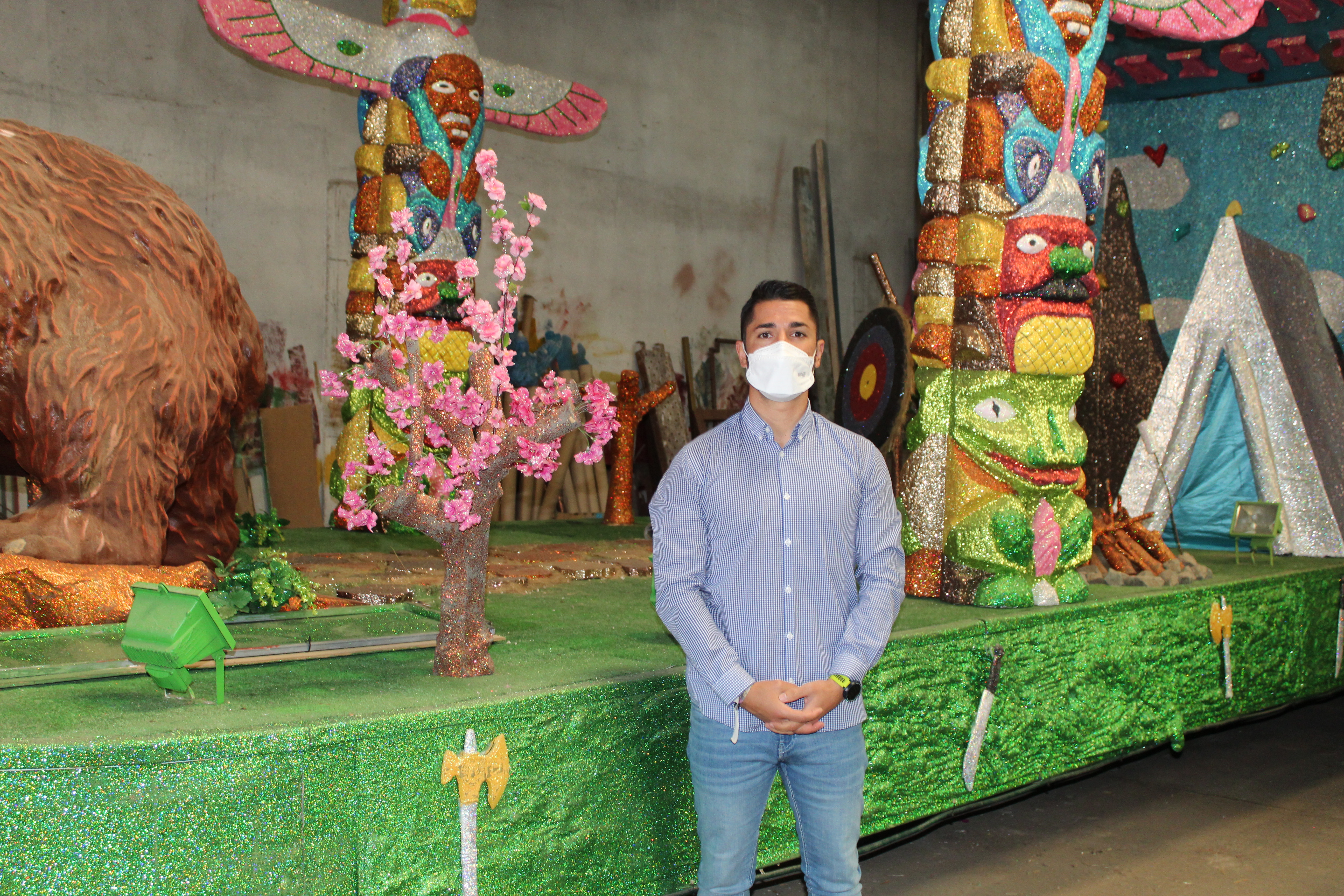 Las Peñas de Carnaval dispondrán de una gran nave para sus carrozas y elaboración de trajes