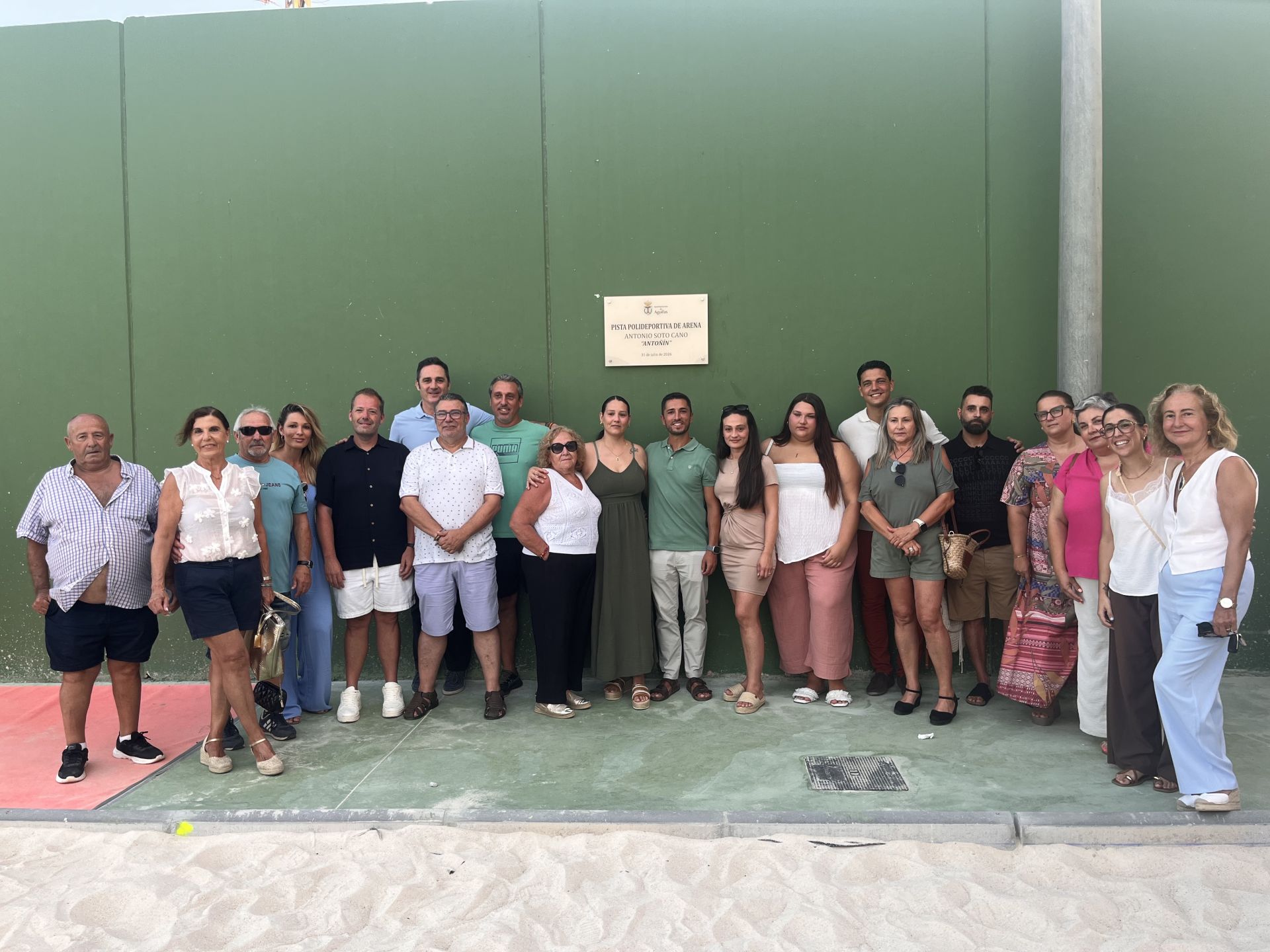 La pista polideportiva de arena del Polideportivo Municipal ya lleva el nombre de Antonio Soto Cano "Antoñín"