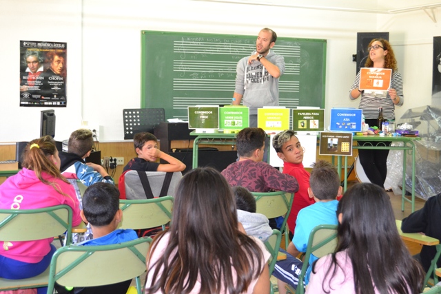 Reducir, reciclar y reutilizar son los objetivos de la nueva campaña de concienciación escolar puesta en marcha por el Ayuntamiento