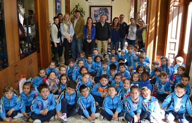 Alumnos del colegio Carlos V visitan el Ayuntamiento de Águilas 