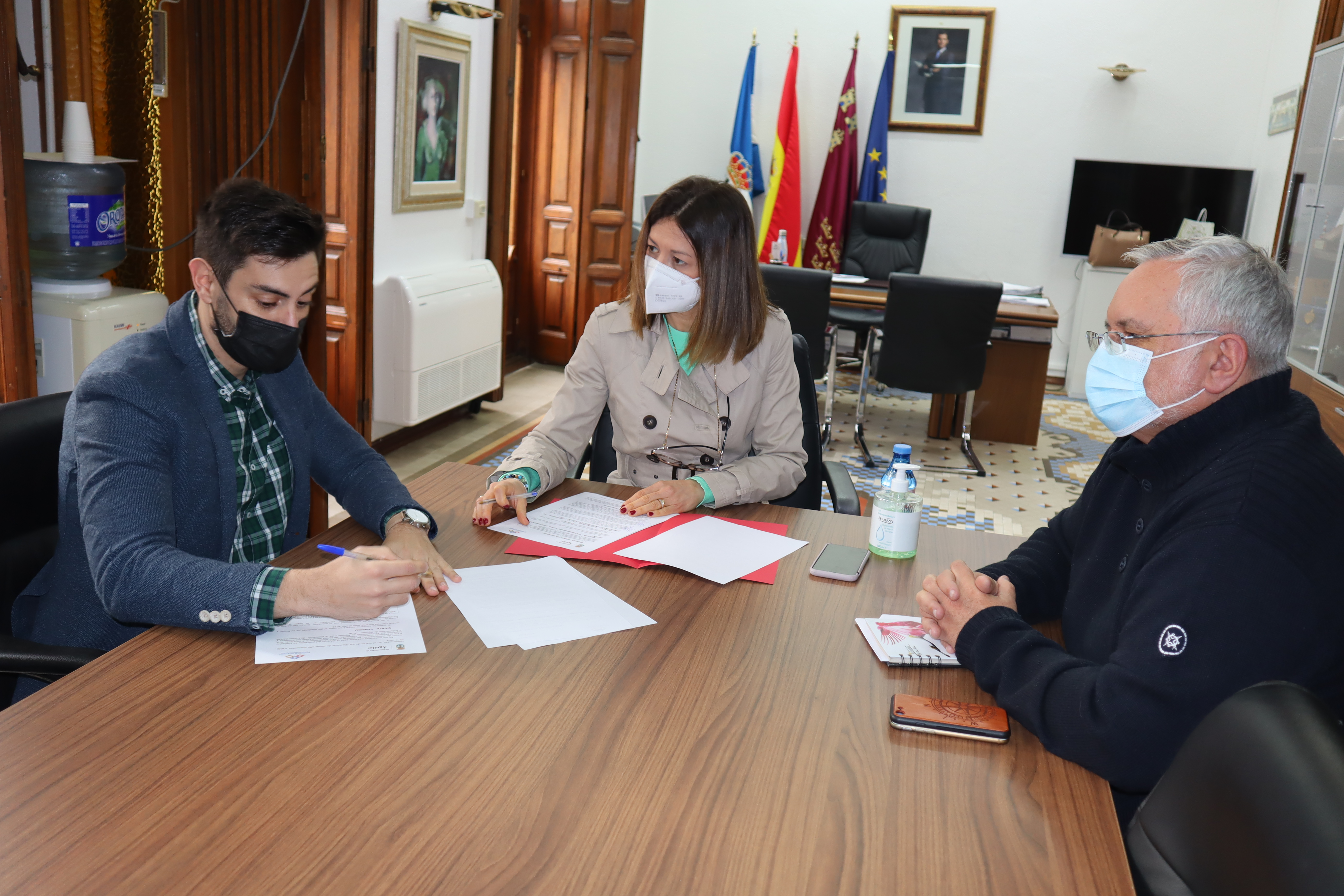 Ayuntamiento y ACIA firman un convenio para impulsar el consumo local responsable