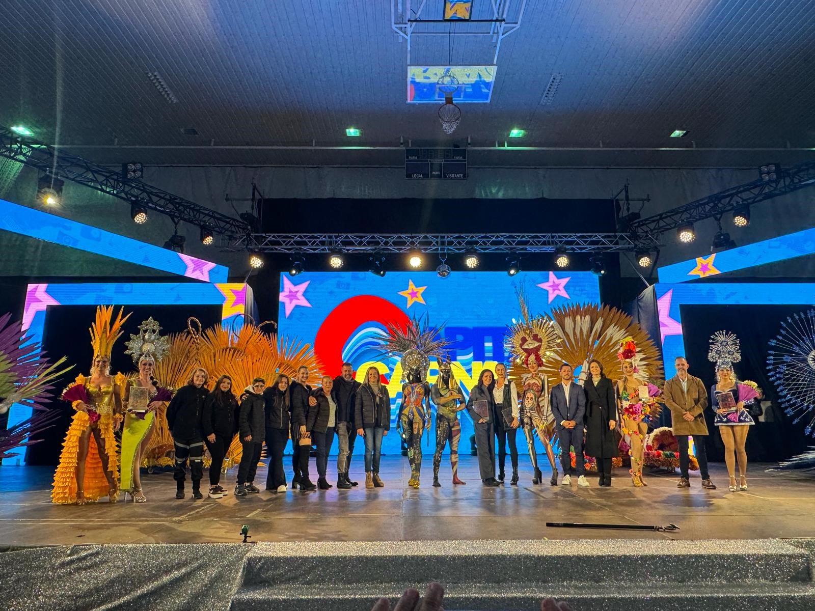 “Caipiriña” logra el primer premio del concurso de trajes de papel