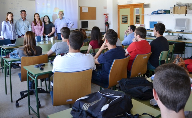 Alumnos del IES “Alfonso Escámez” asisten a una charla formativa de Educación Financiera