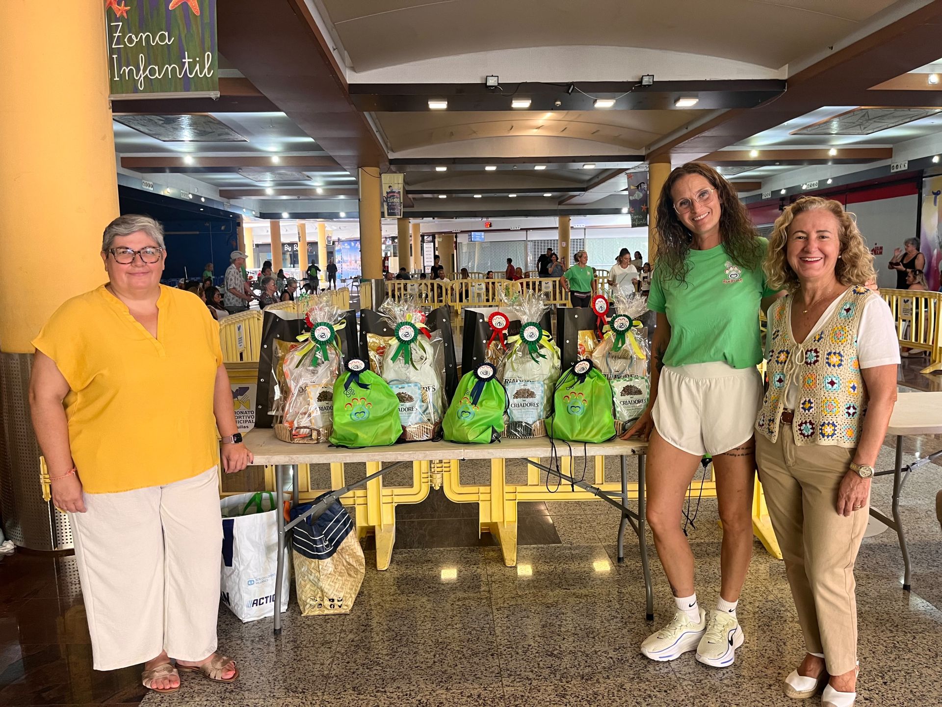 Un gran número de perros participan en el Concurso Canino de Aguiproan