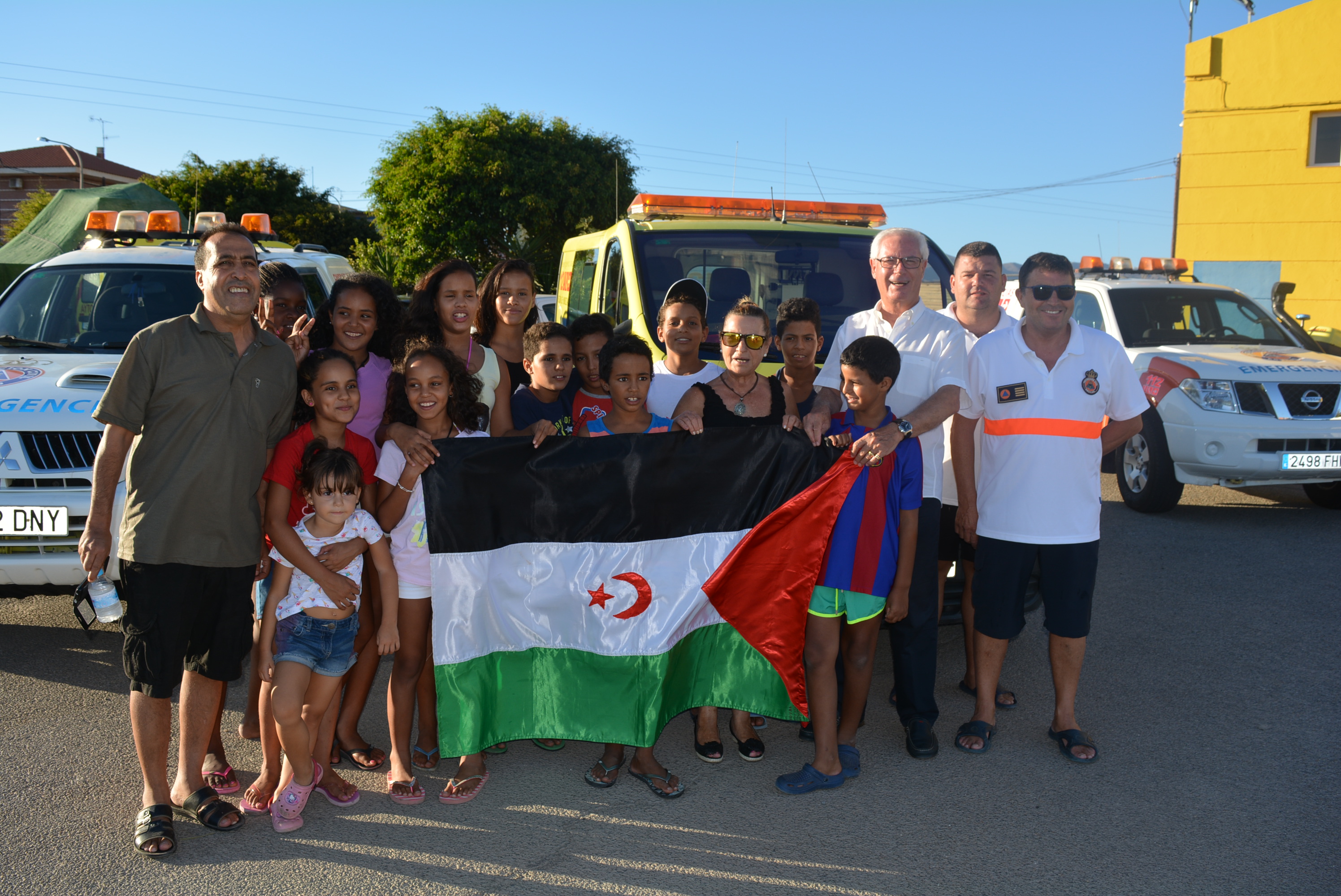 Los niños saharauis disfrutan de una jornada de convivencia con Protección Civil