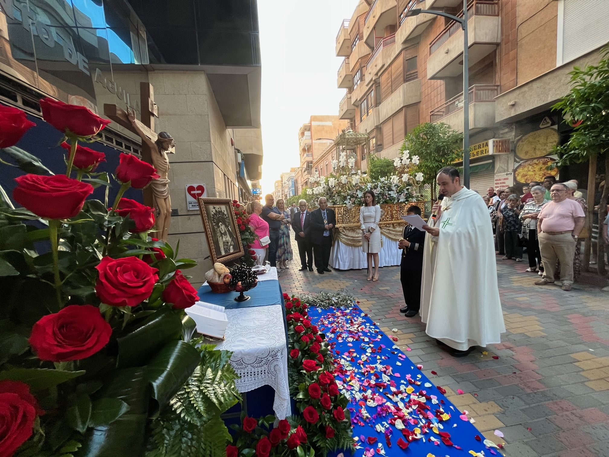 La procesión del Corpus Christi recorre las calles de la localidad