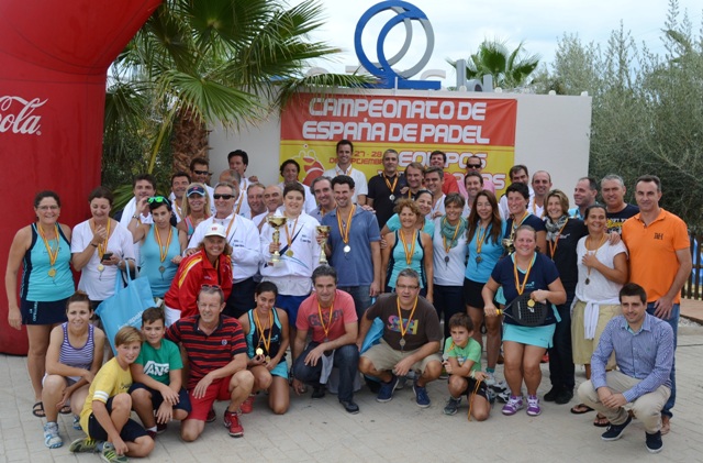 Los mejores jugadores veteranos de pádel se dan cita en el Campeonato de España celebrado en Águilas