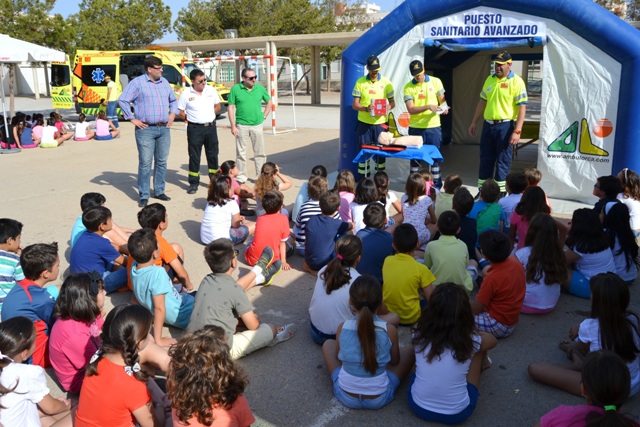 Taller práctico de alerta al Servicio de Emergencias y reanimación cardiopulmonar en el colegio “Las Lomas” de Águilas   