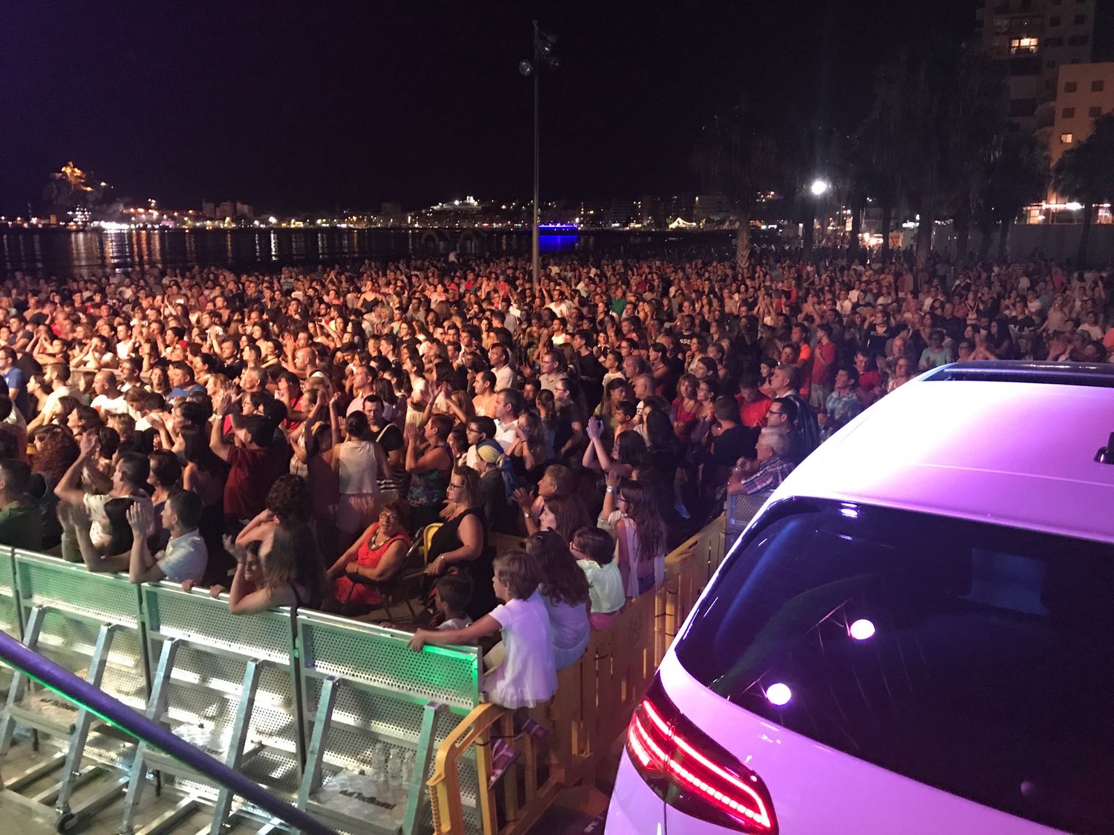 Déjate llevar refresca con su música la calurosa noche de Águilas