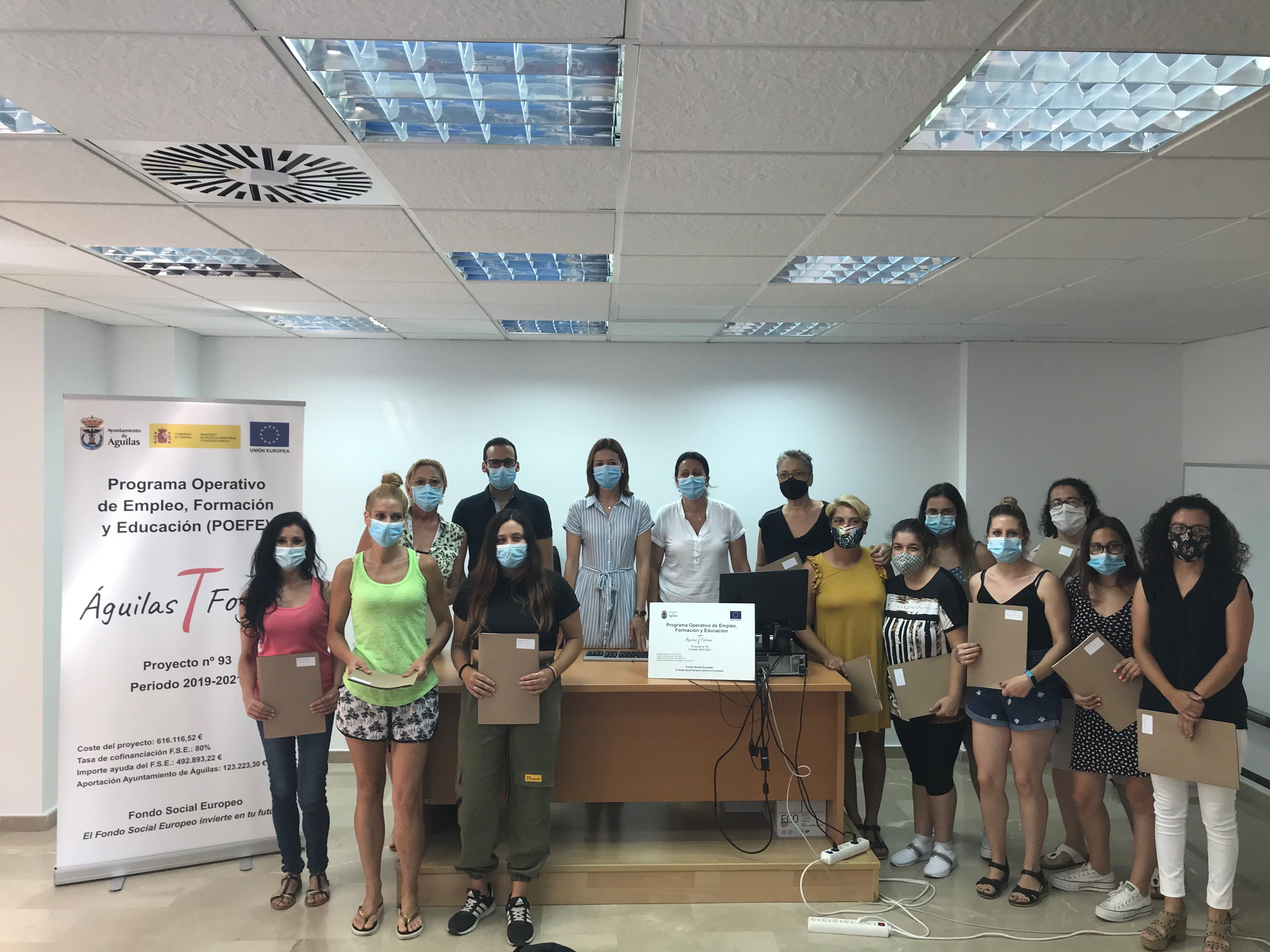 Los participantes en el itinerario formativo “Atención socio-sanitaria a personas dependientes en instituciones sociales” reciben sus certificados de profesionalidad 