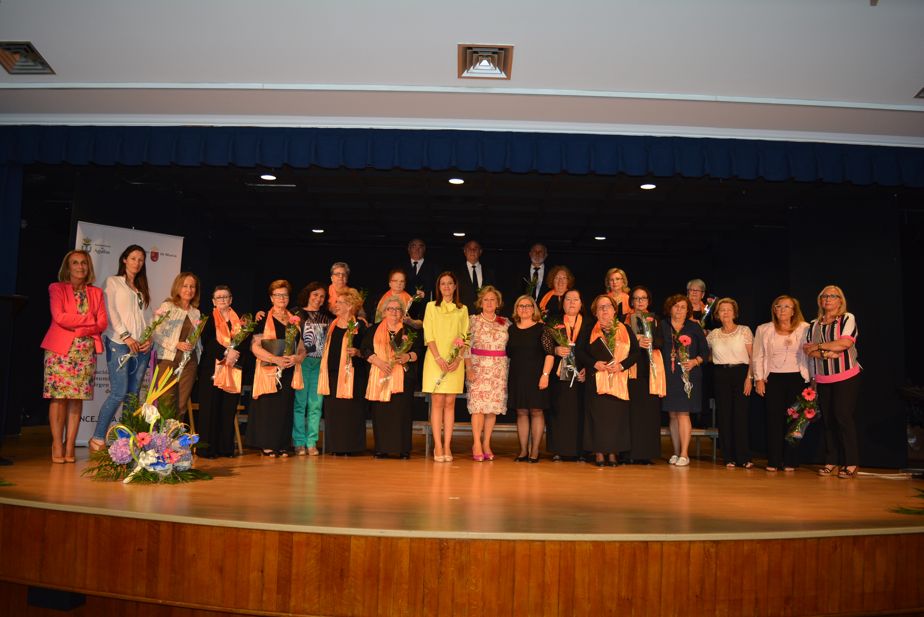 La Coral de las Amas de Casa marca el inicio de la Semana Cultural de la Asociación