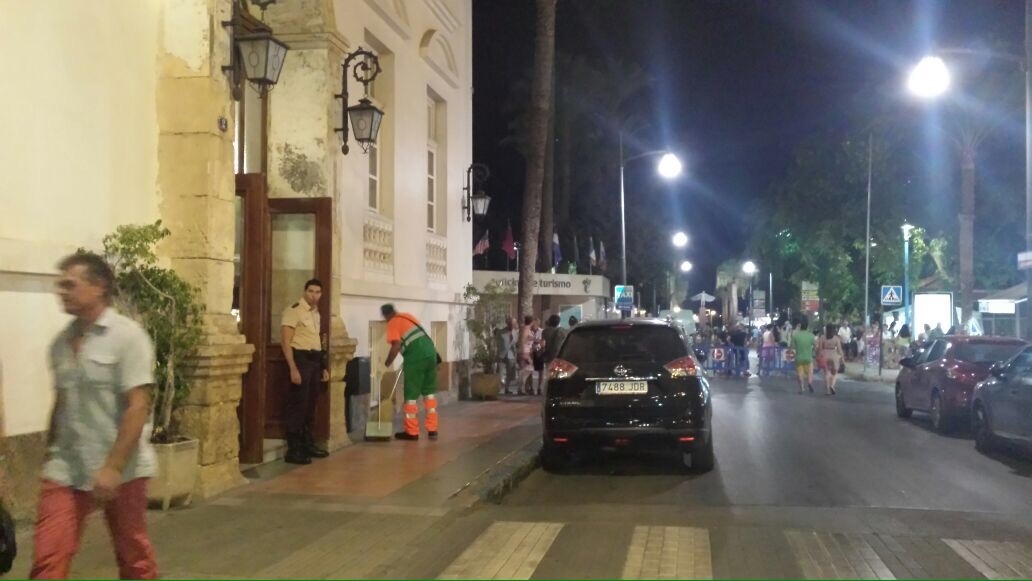 El Ayuntamiento pone en marcha un dispositivo nocturno especial de limpieza los fines de semana