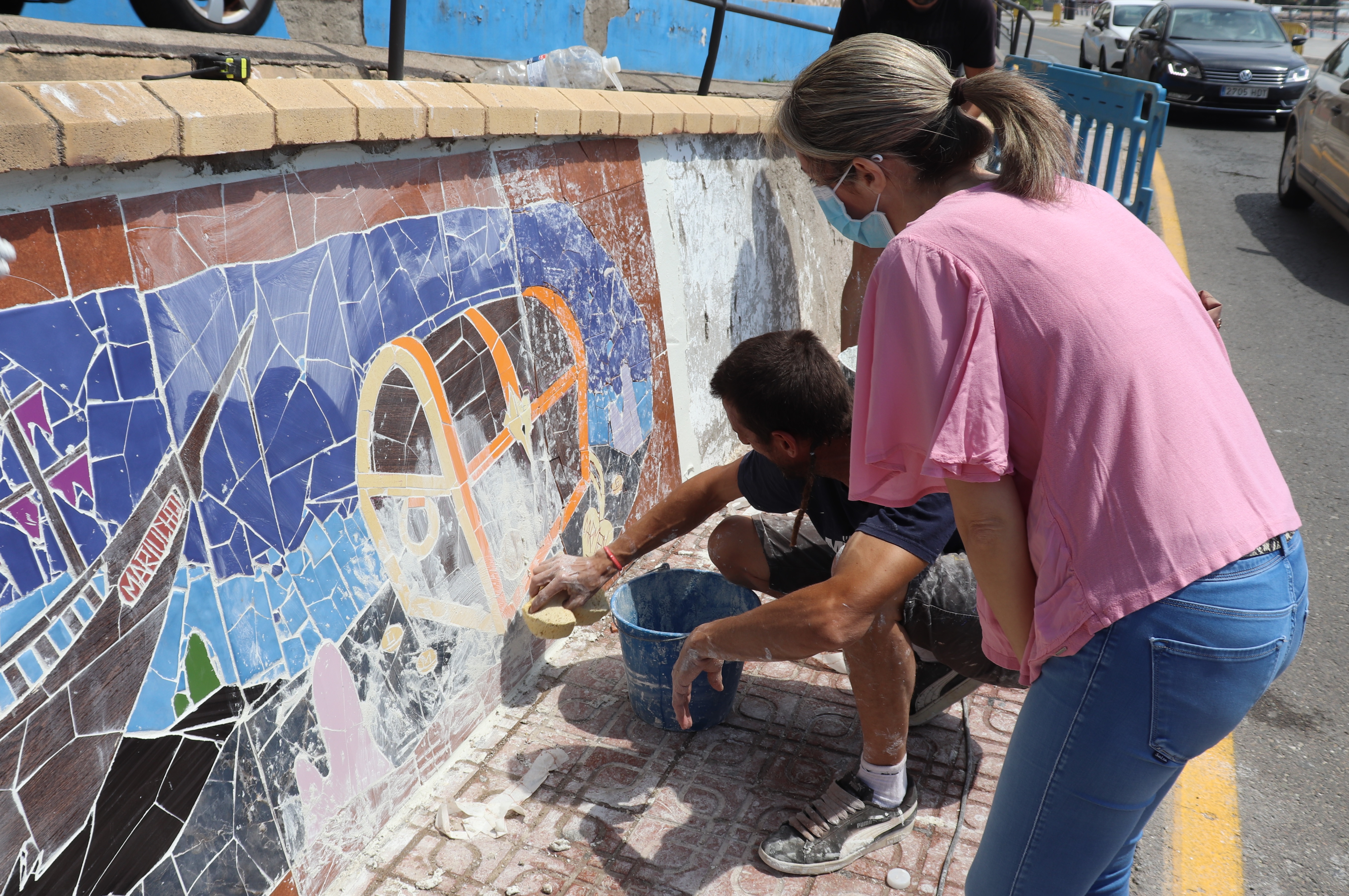 Concluye el primer grafiti sobre azulejo en mosaico en la localidad
